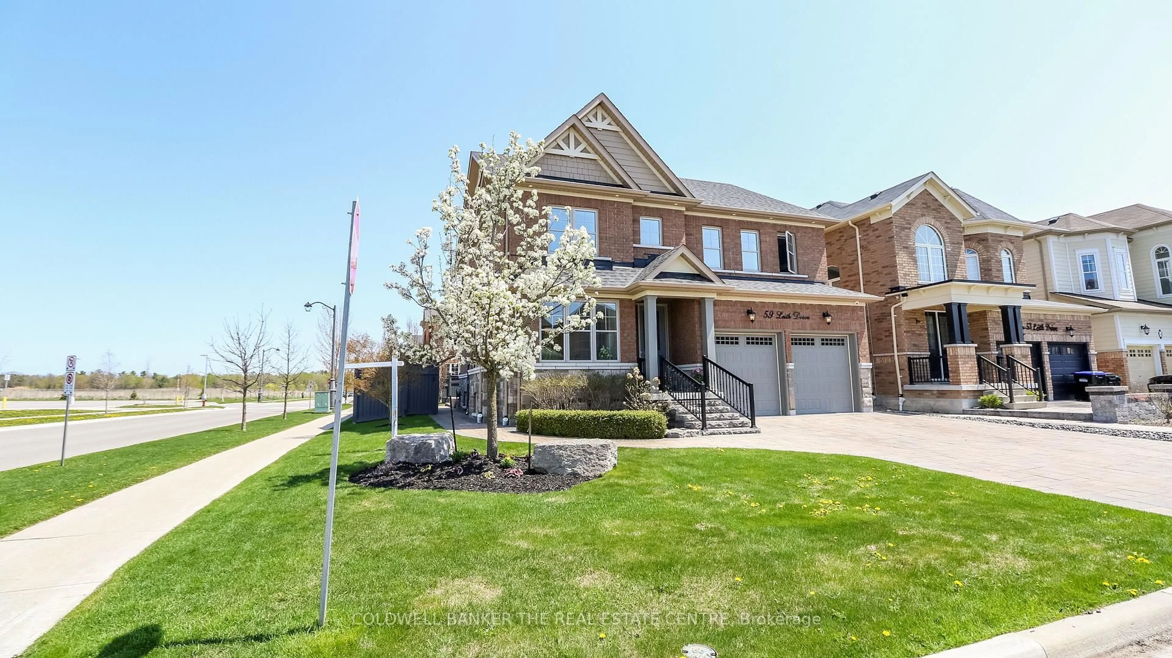 Home with brick exterior material, street for 59 Leith Dr, Bradford West Gwillimbury Ontario L3Z 0V6