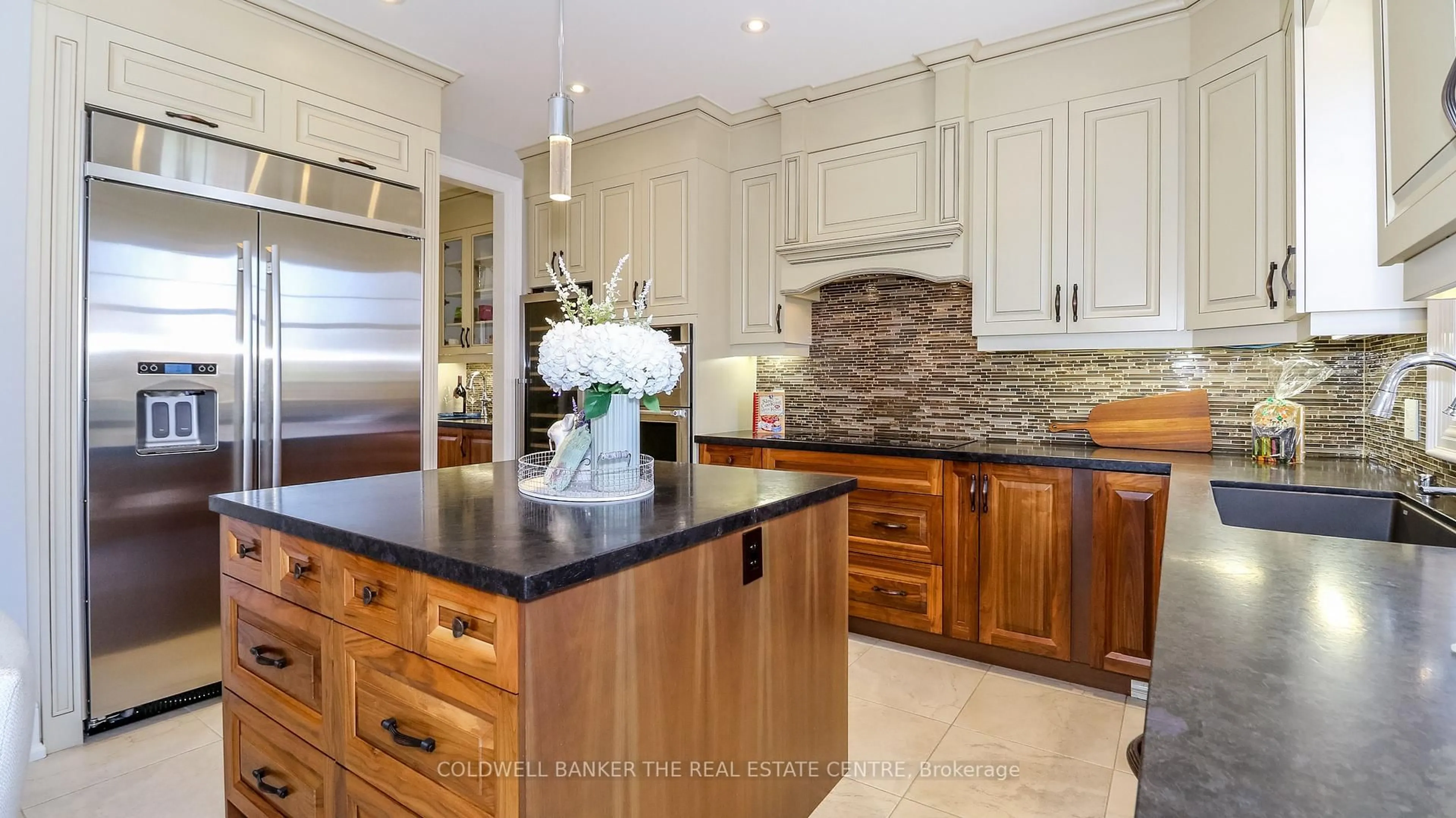 Contemporary kitchen, ceramic/tile floor for 59 Leith Dr, Bradford West Gwillimbury Ontario L3Z 0V6