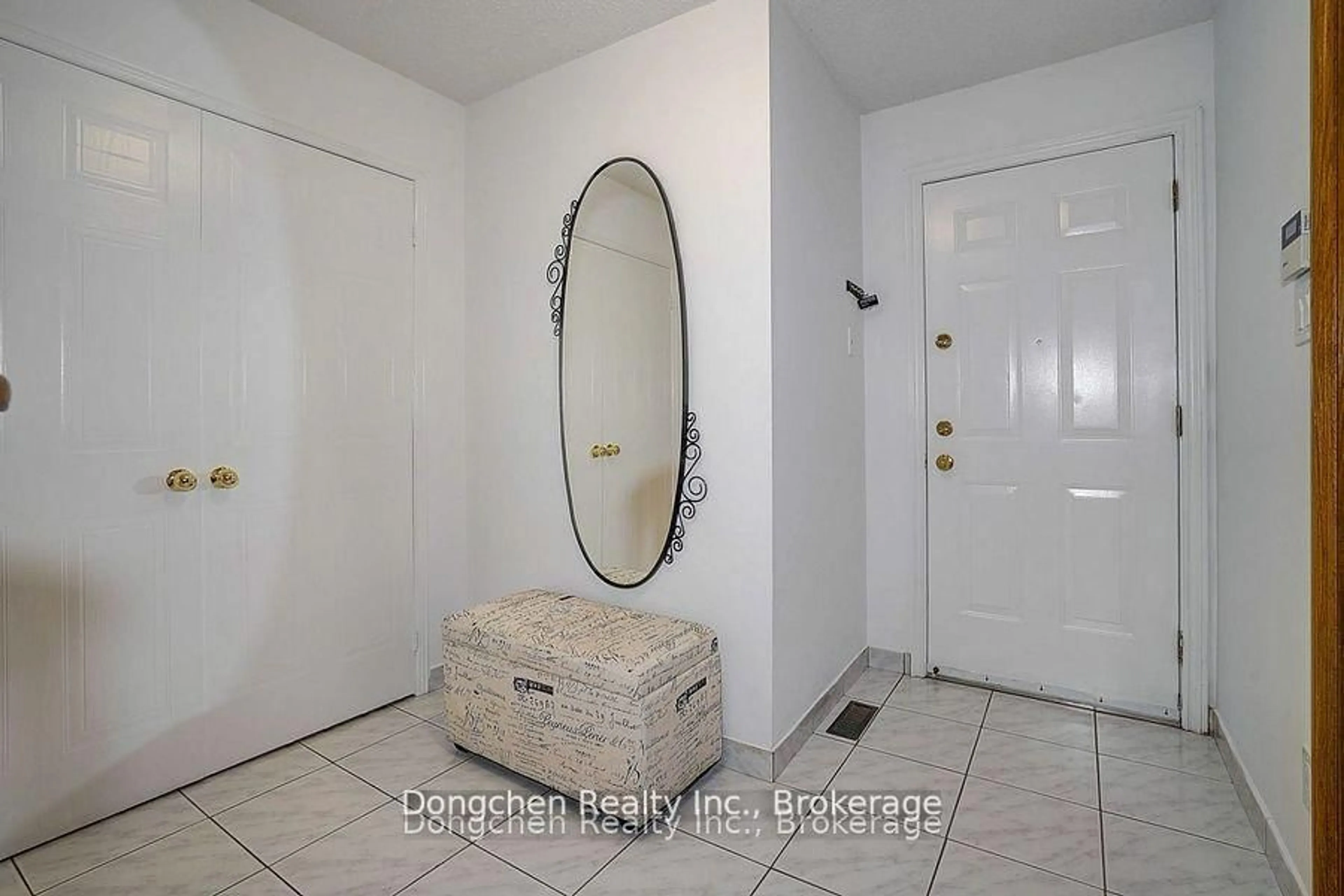 Indoor entryway for 145 Brownridge Dr, Vaughan Ontario L4J 7B6