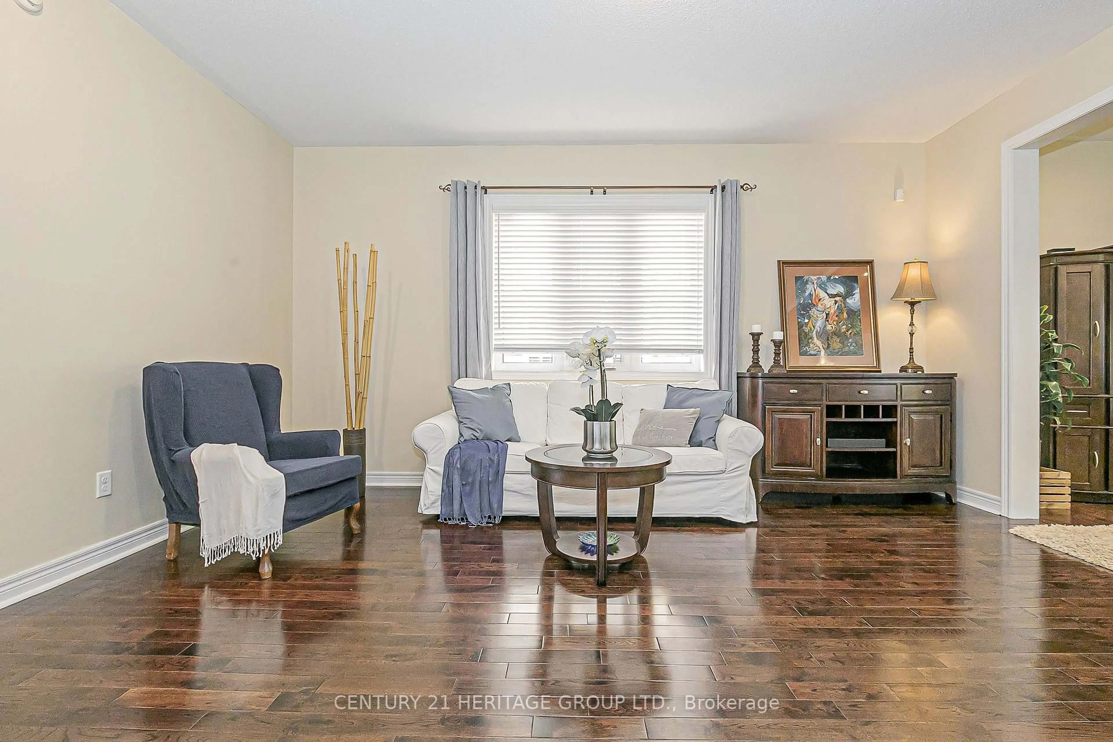 Living room with furniture, wood/laminate floor for 44 Madison Ave, Richmond Hill Ontario L4E 2Z6