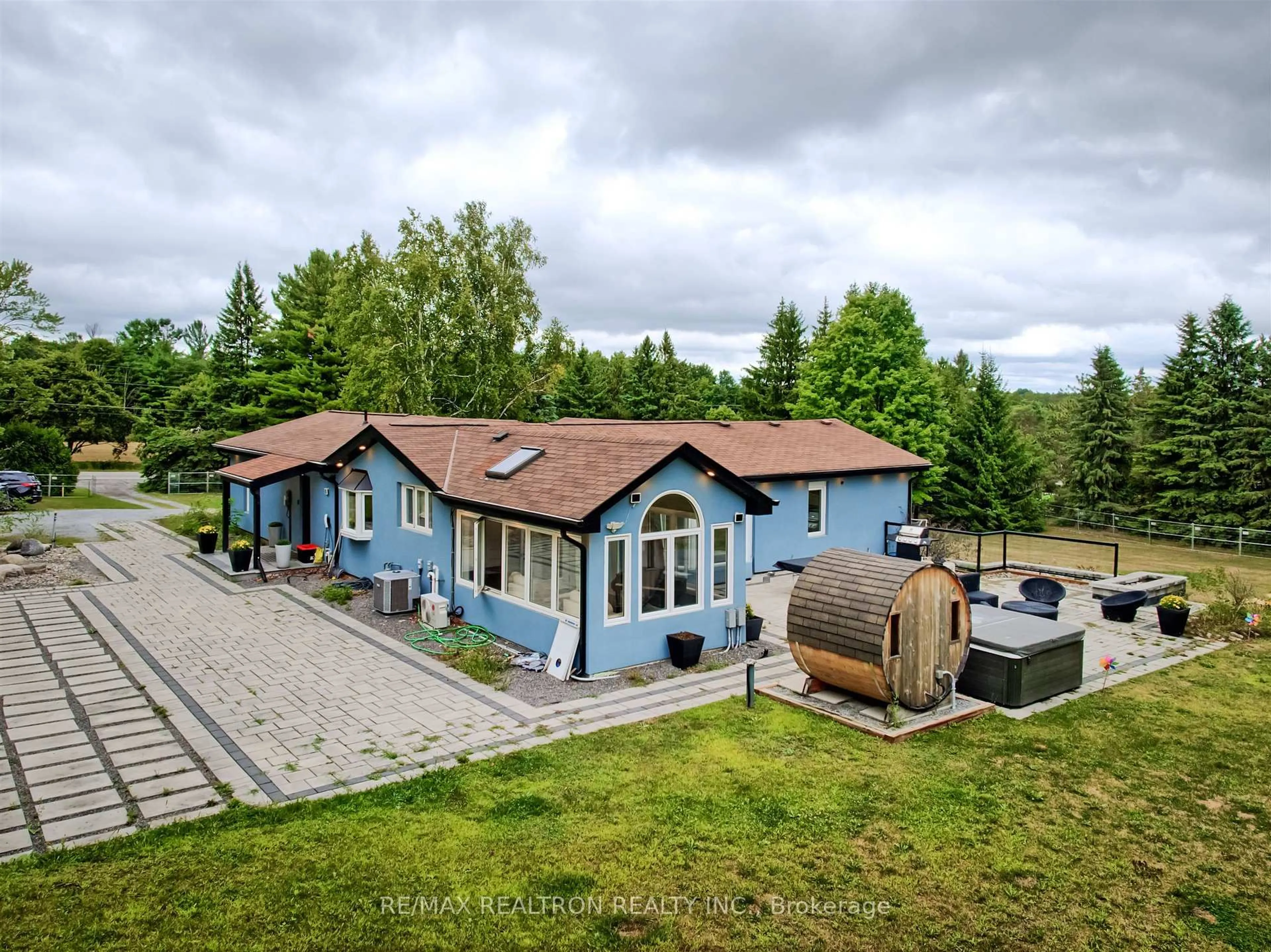 A pic from outside/outdoor area/front of a property/back of a property/a pic from drone, unknown for 3433 MOUNT ALBERT Rd, East Gwillimbury Ontario L0G 1V0