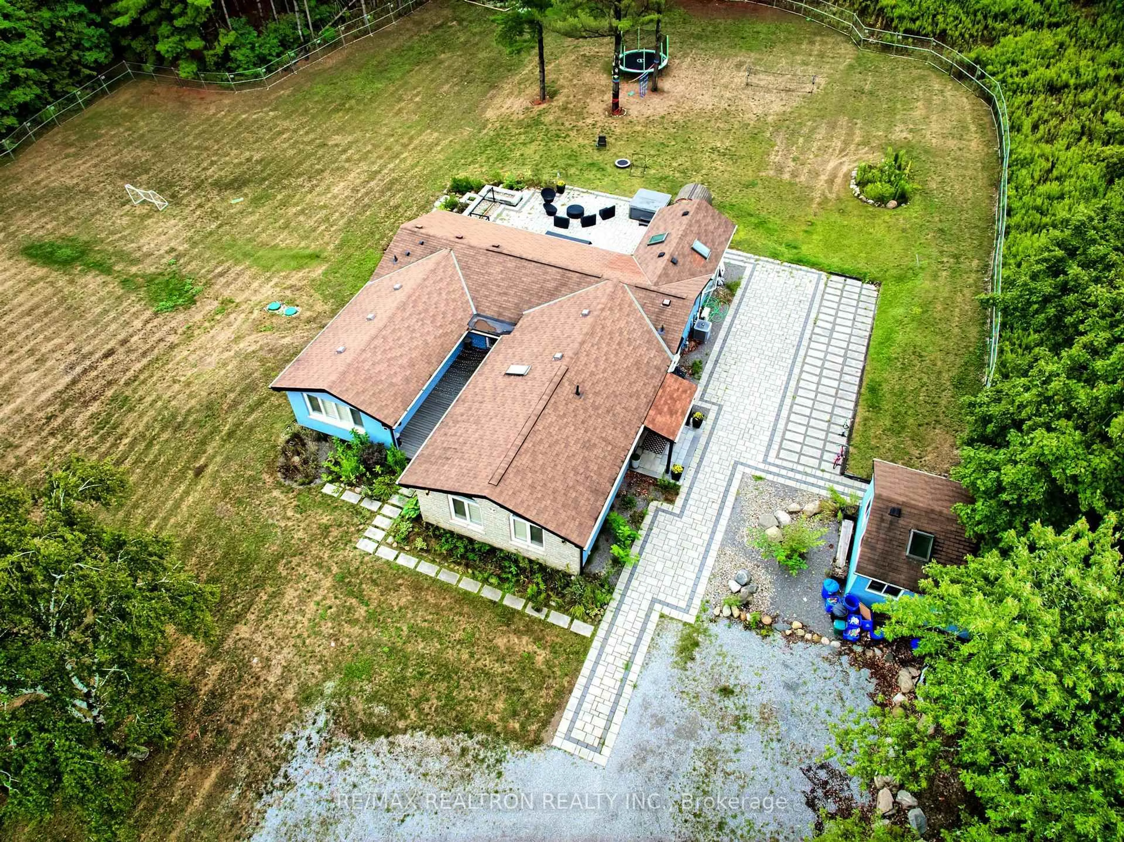 A pic from outside/outdoor area/front of a property/back of a property/a pic from drone, building for 3433 MOUNT ALBERT Rd, East Gwillimbury Ontario L0G 1V0