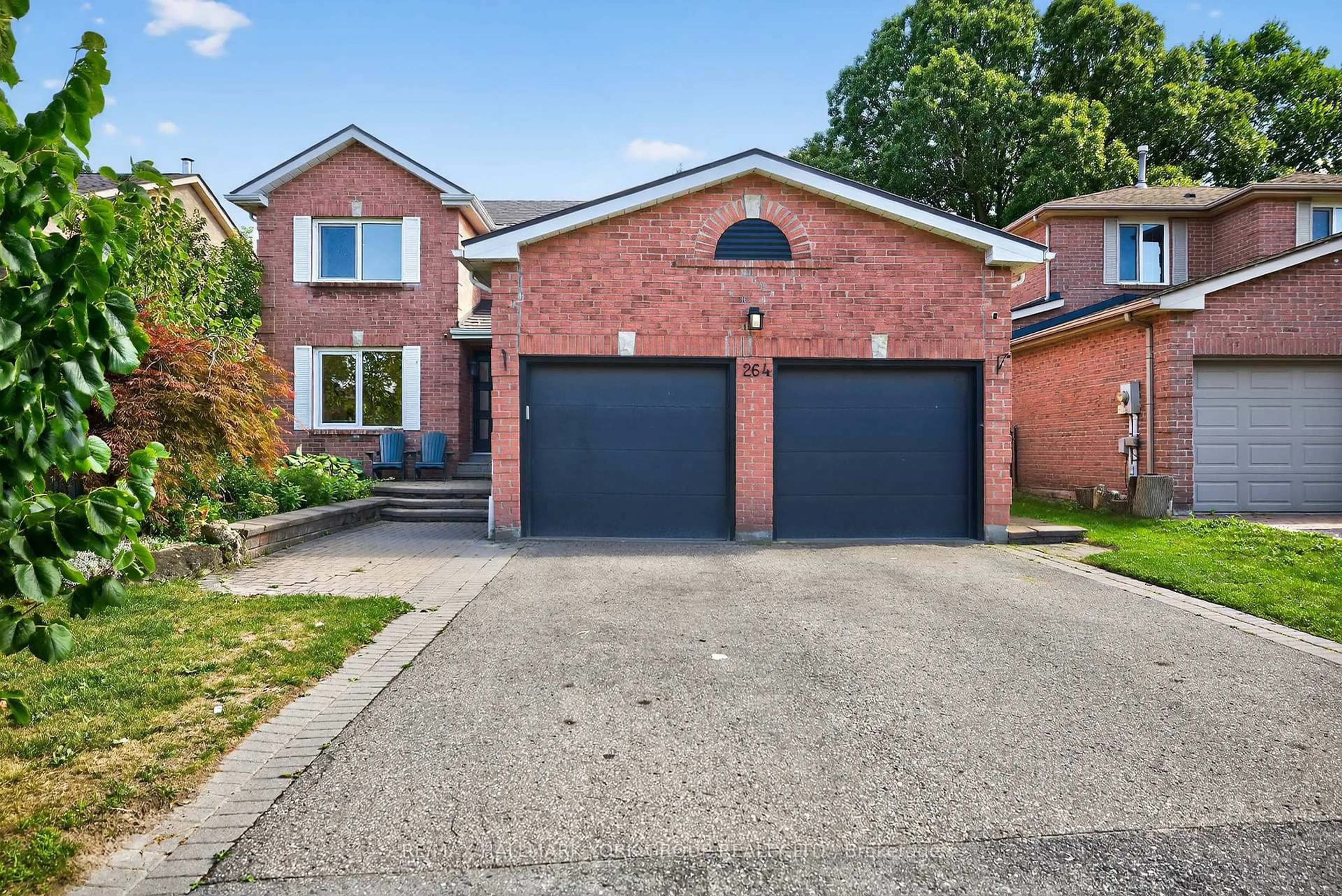 Home with brick exterior material, street for 264 Mccaffrey Rd, Newmarket Ontario L3X 1J4