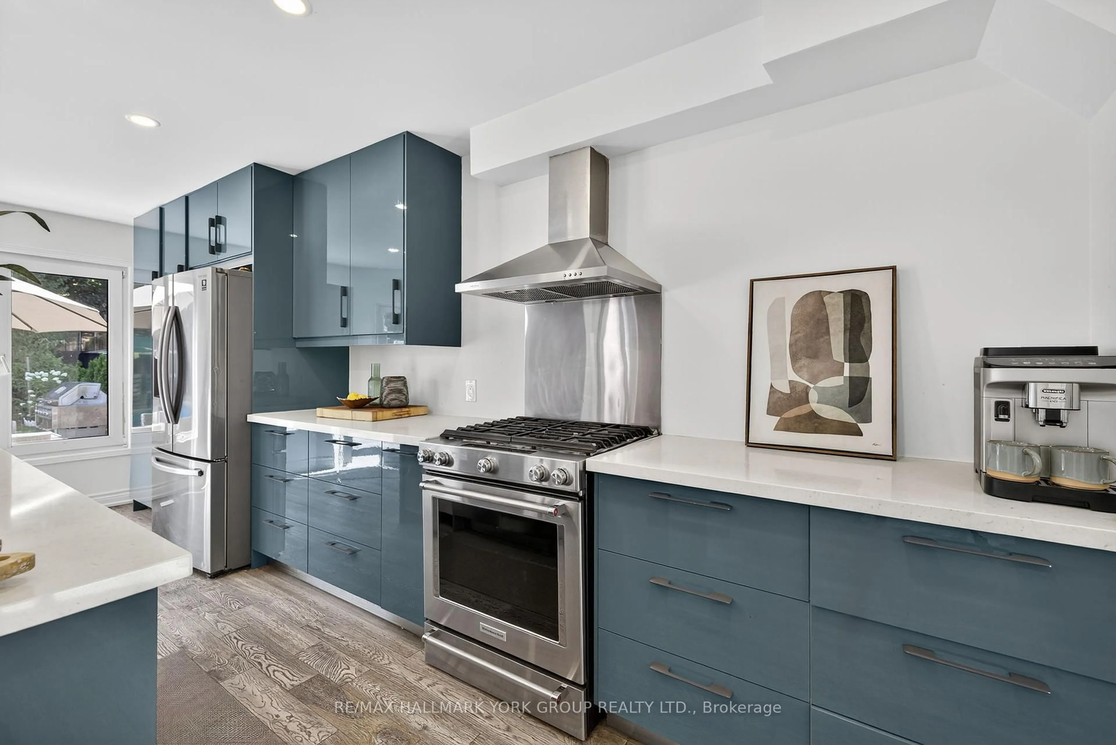 Contemporary kitchen, unknown for 264 Mccaffrey Rd, Newmarket Ontario L3X 1J4