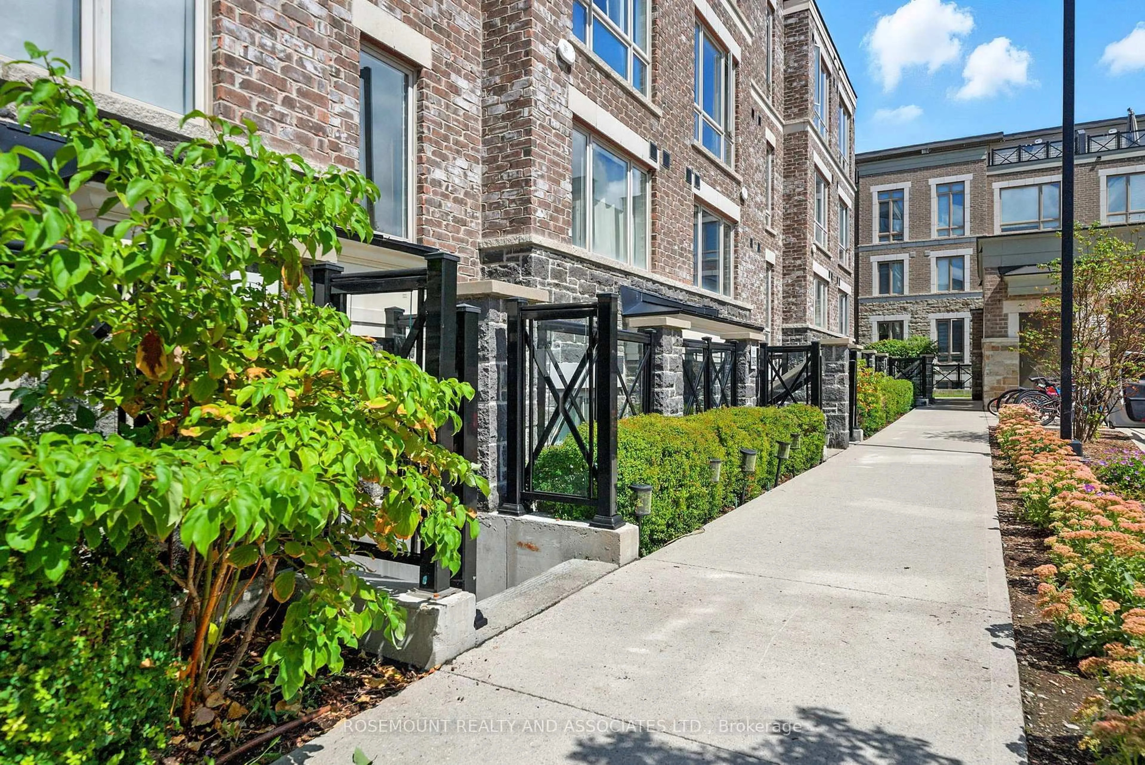 Patio, street for 15 Westmeath Lane #2901, Markham Ontario L6B 1N5