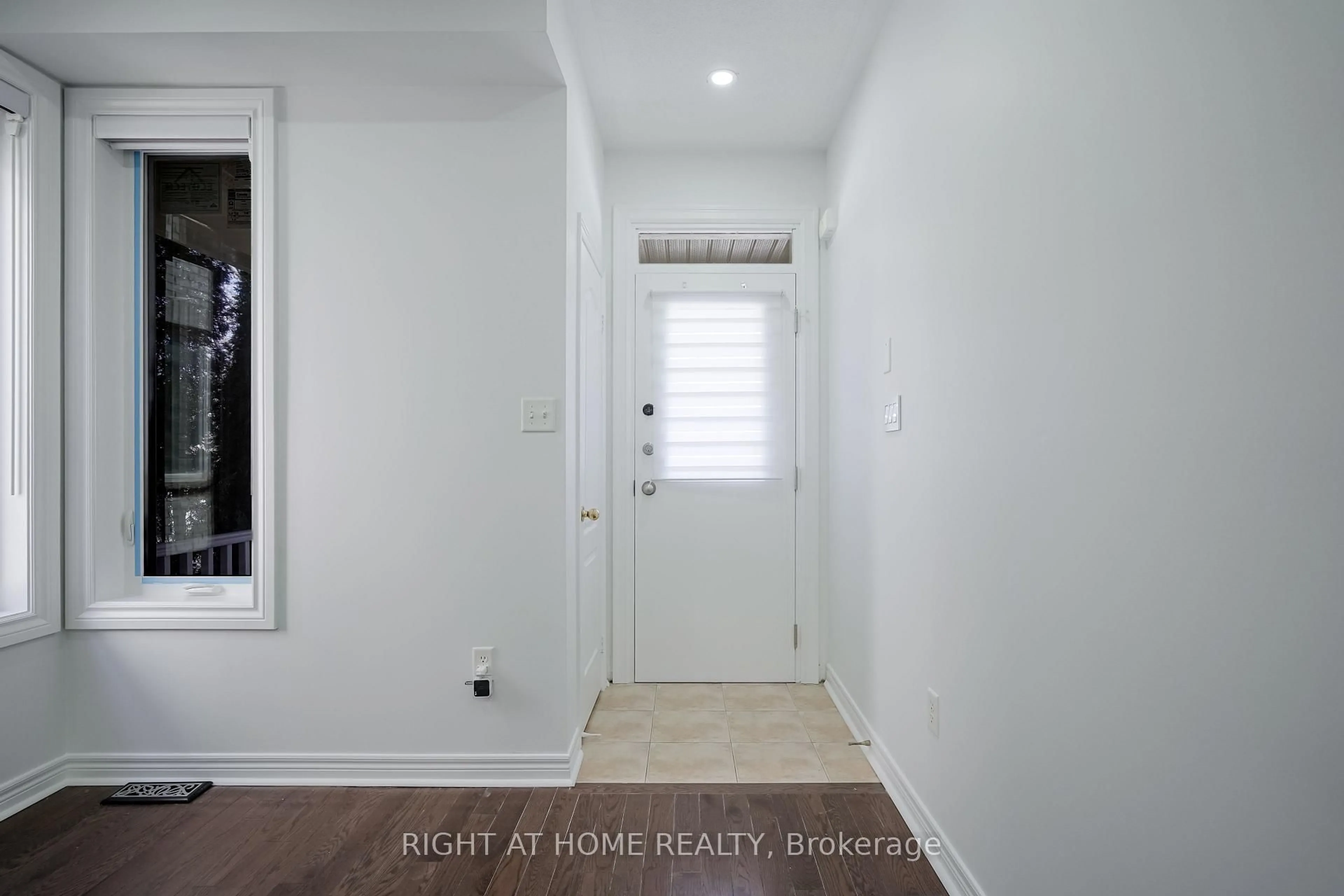 Indoor entryway for 74 Amos Lehman Way, Whitchurch-Stouffville Ontario L4A 0L3