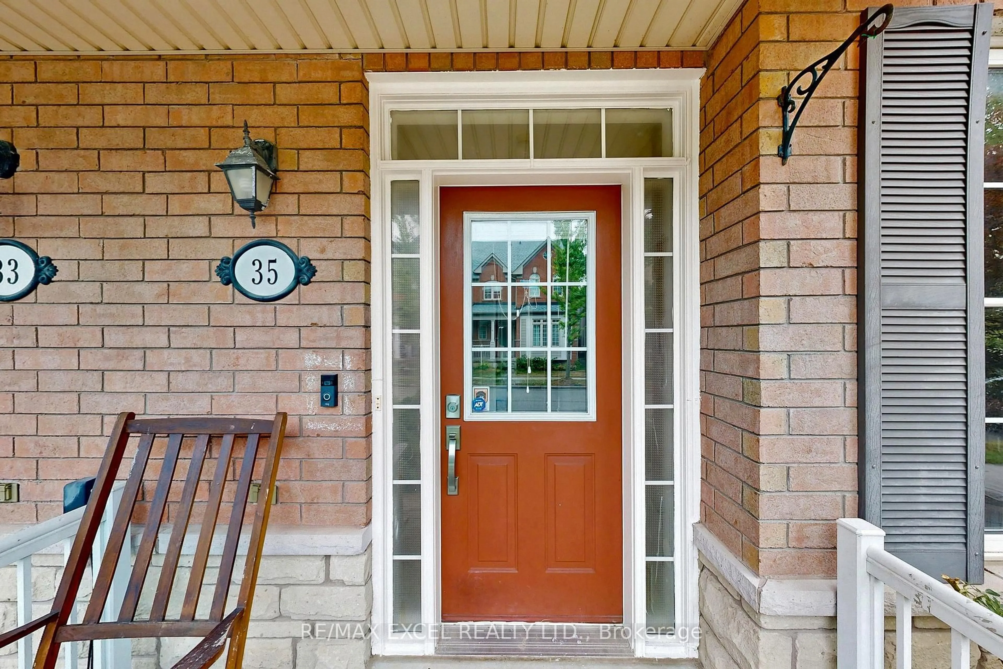 Indoor entryway for 35 Cardrew St, Markham Ontario L6B 1G2