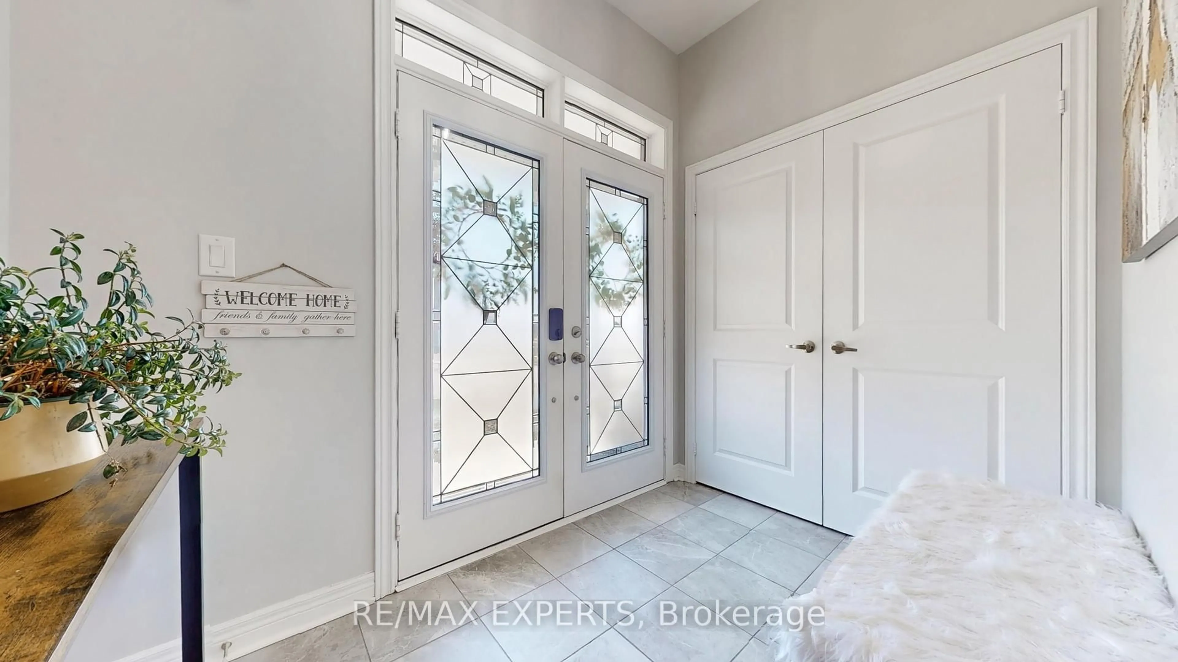 Indoor entryway for 1488 Tomkins Rd, Innisfil Ontario L9S 0M8