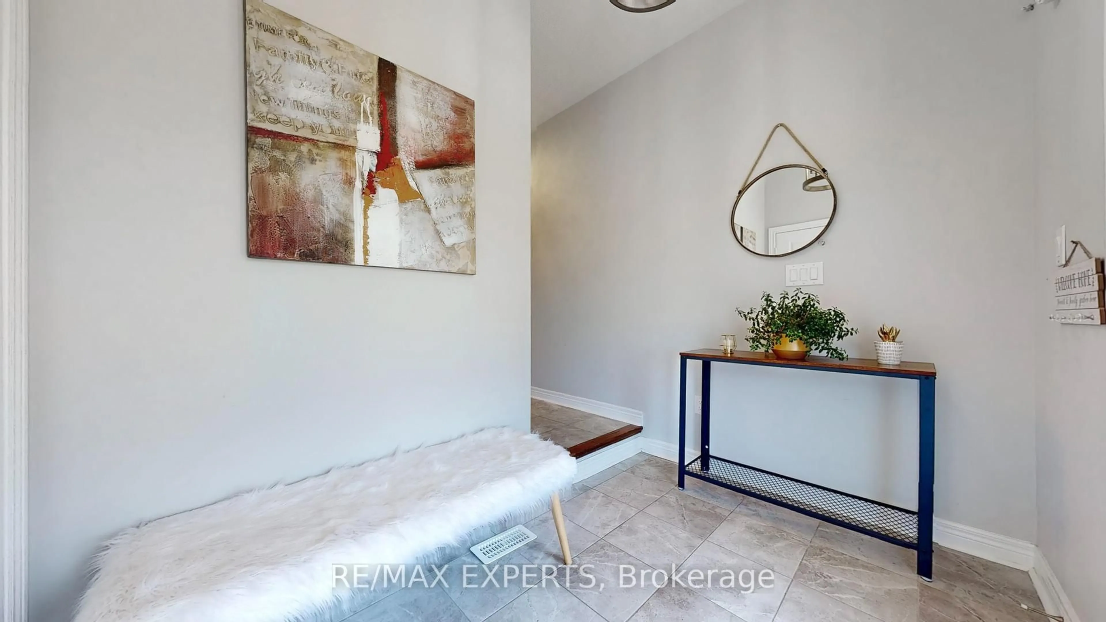 Indoor entryway for 1488 Tomkins Rd, Innisfil Ontario L9S 0M8