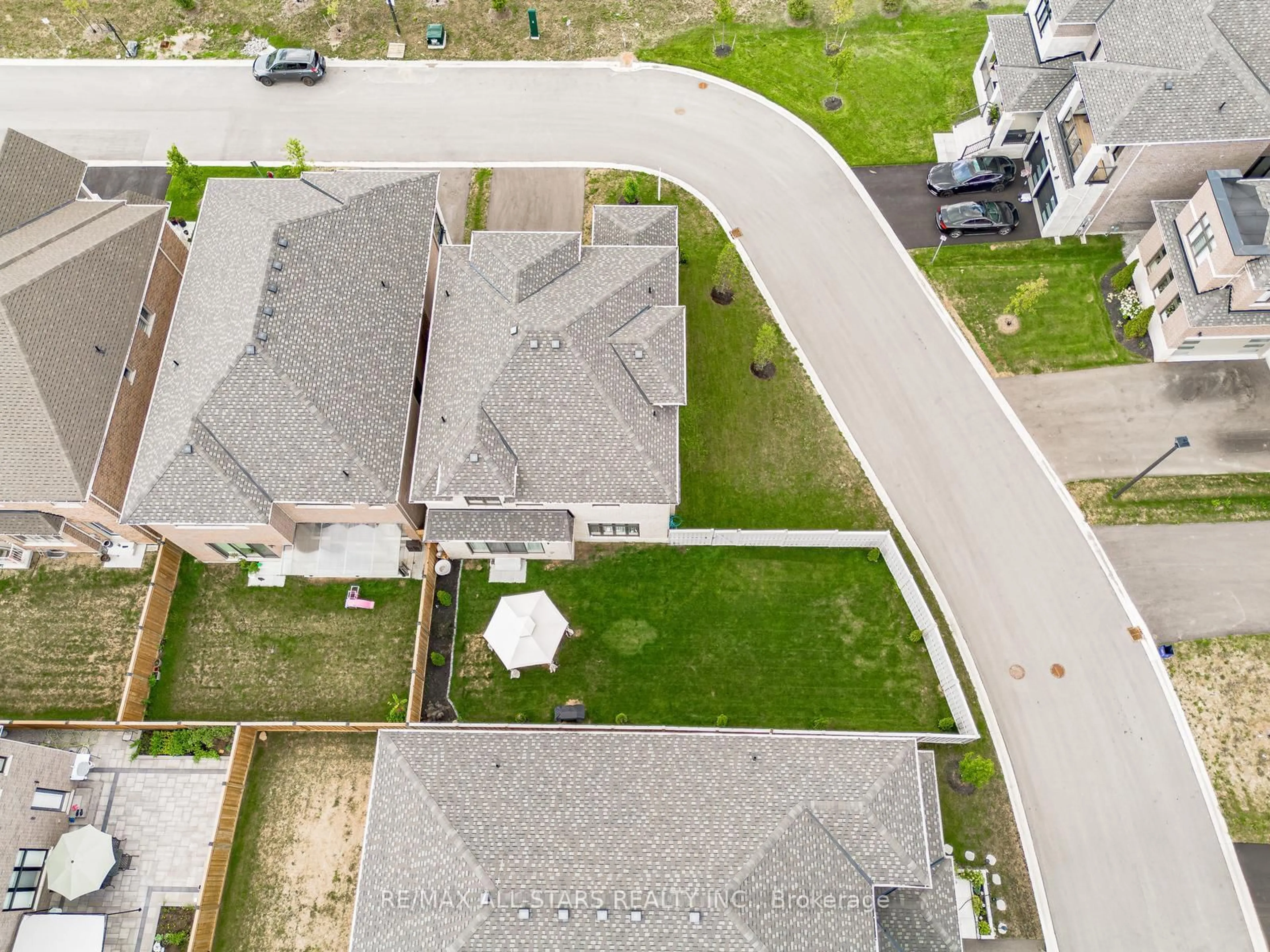 A pic from outside/outdoor area/front of a property/back of a property/a pic from drone, street for 7 Ballanview Crt, Whitchurch-Stouffville Ontario L4A 4W9