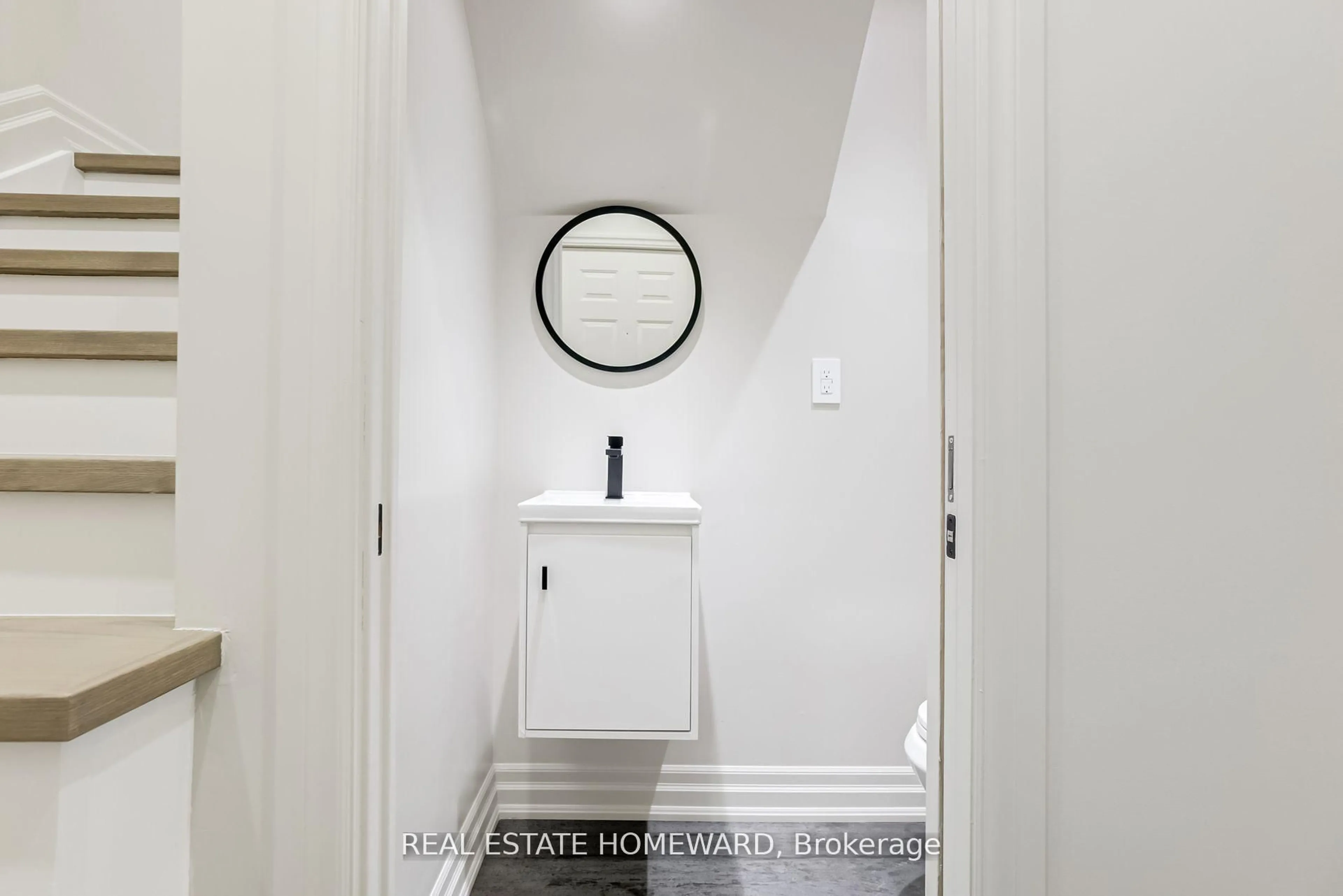 Indoor entryway for 100 Arbors Lane #TH10, Vaughan Ontario L4L 7G4
