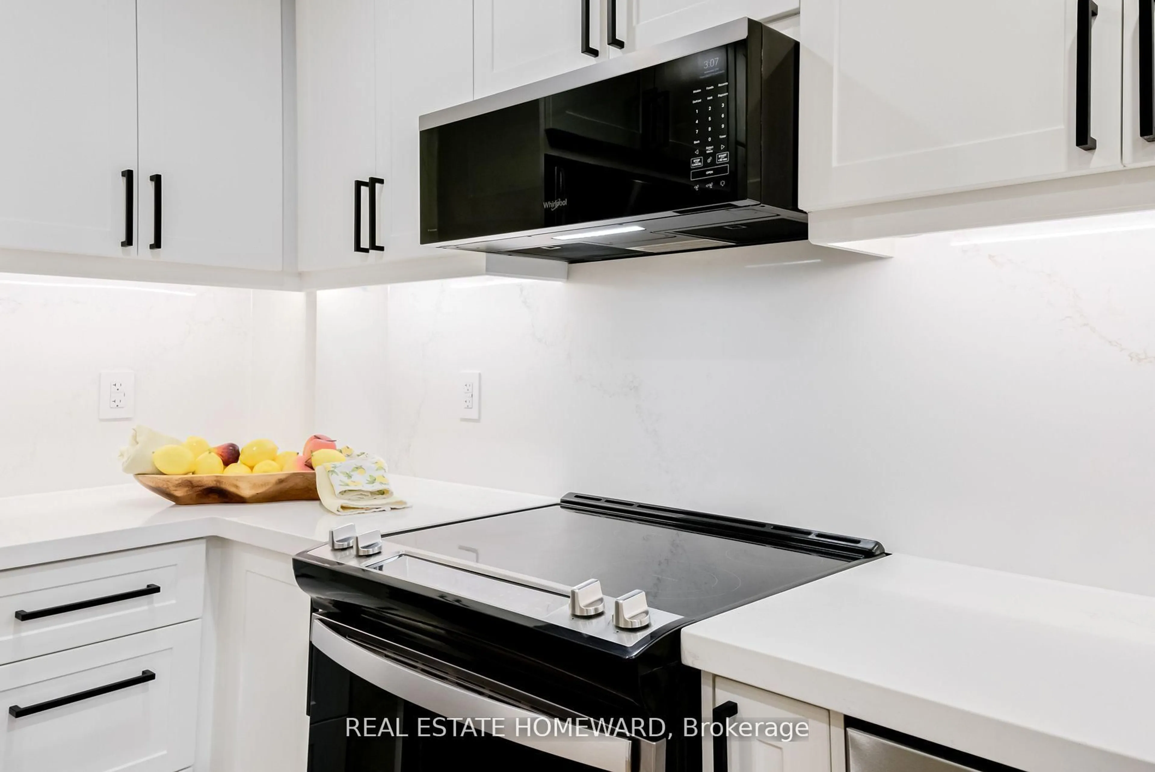 Standard kitchen, unknown for 100 Arbors Lane #TH10, Vaughan Ontario L4L 7G4