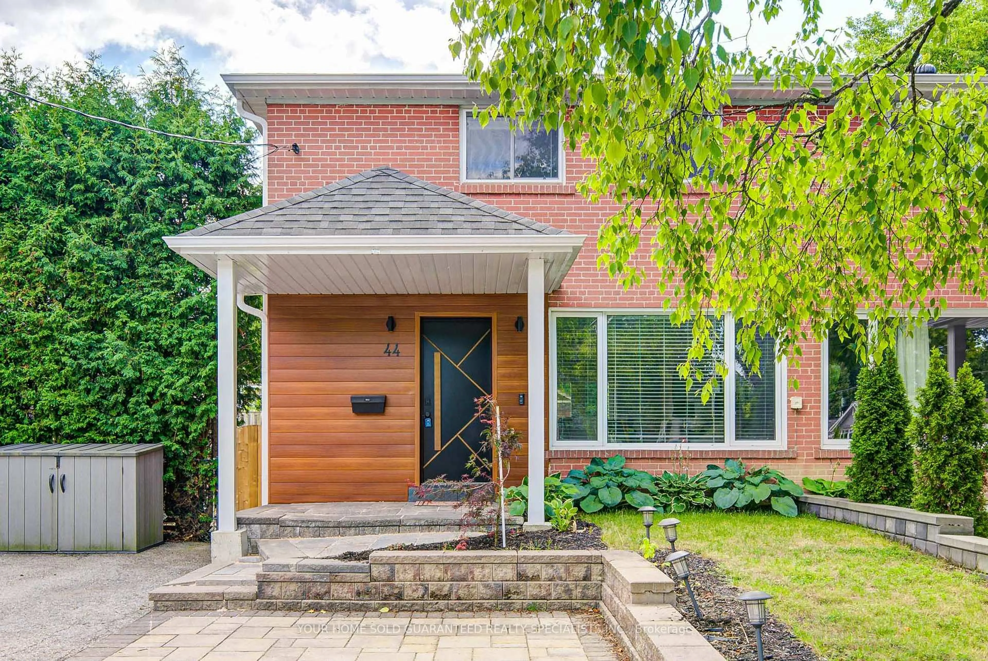 Home with brick exterior material, street for 44 Davidson Rd, Aurora Ontario L4G 2B1