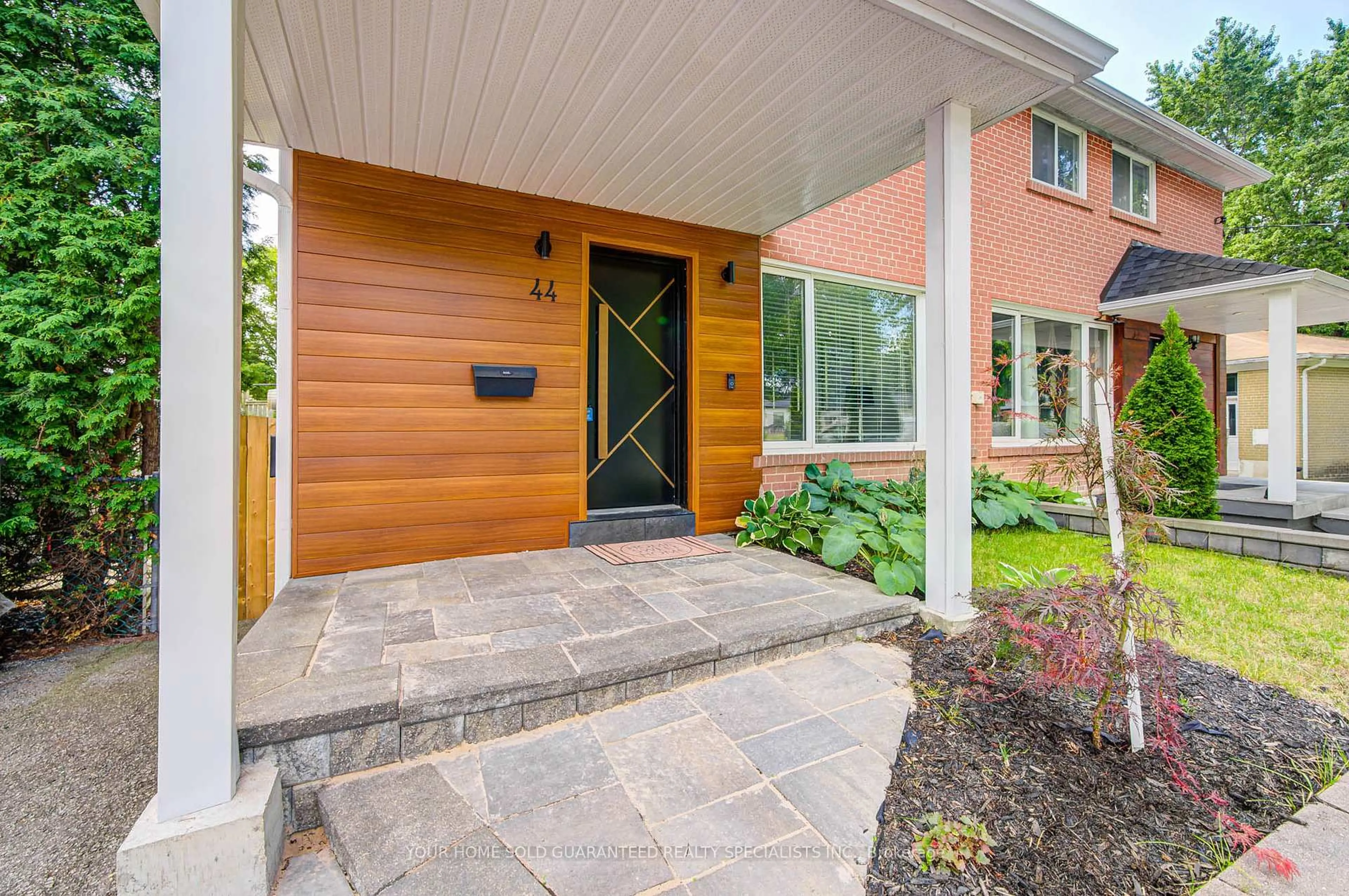 Home with brick exterior material, street for 44 Davidson Rd, Aurora Ontario L4G 2B1