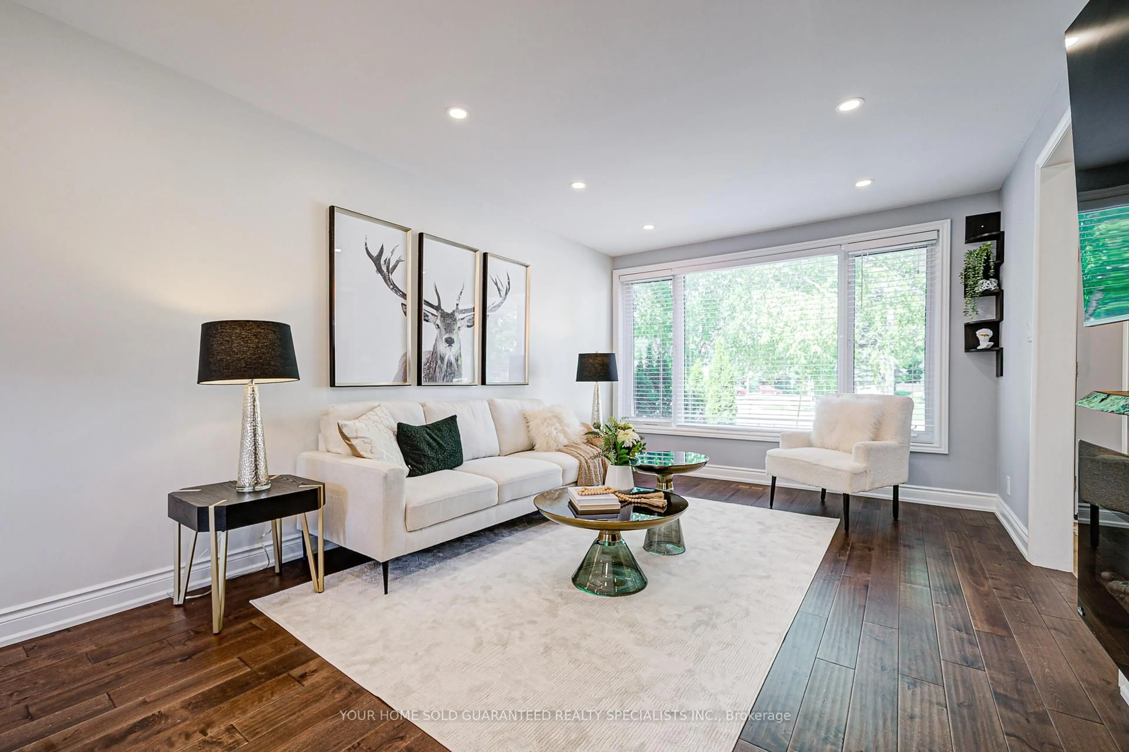 Living room with furniture, wood/laminate floor for 44 Davidson Rd, Aurora Ontario L4G 2B1