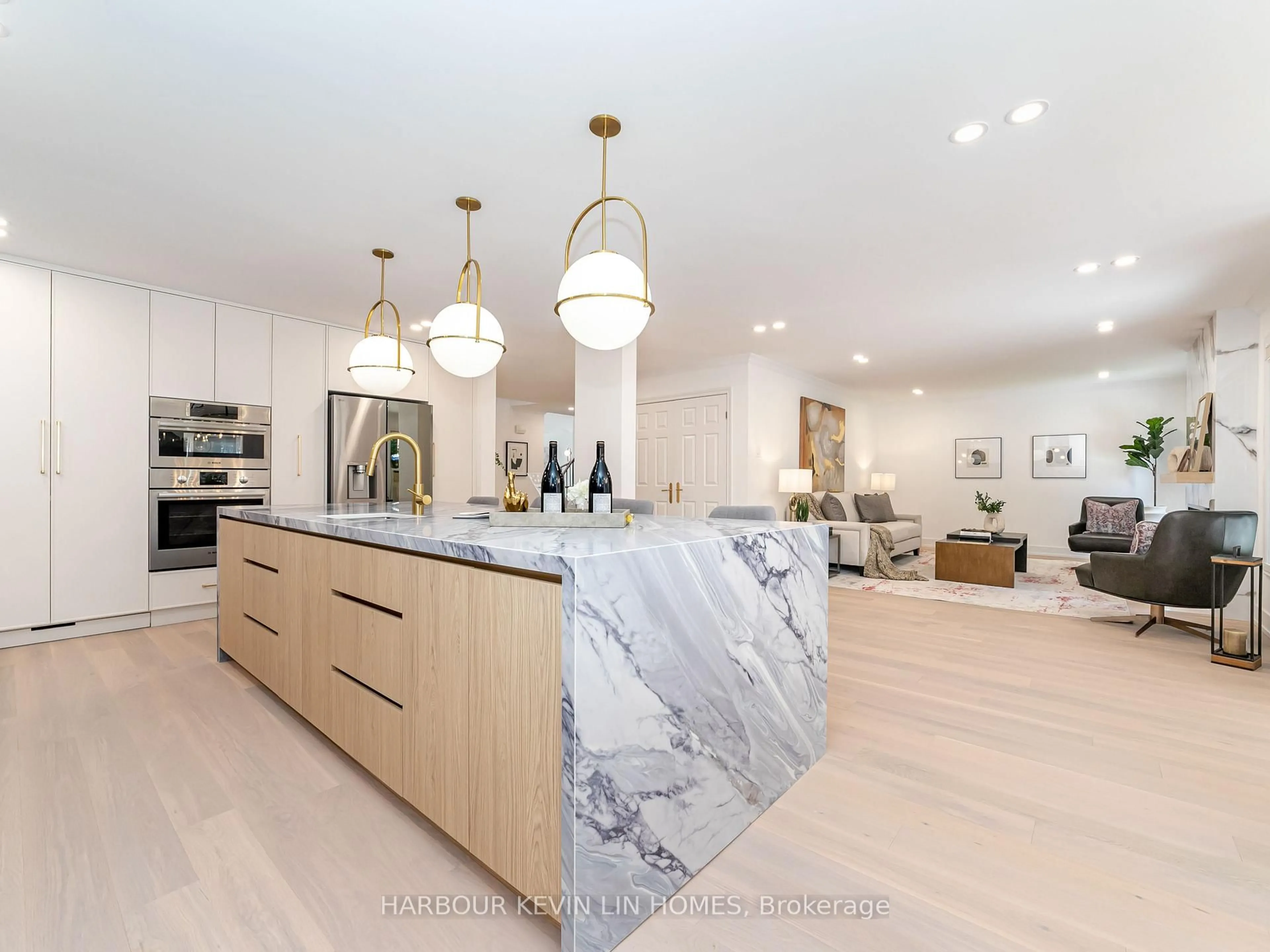 Open concept kitchen, unknown for 19 Willett Cres, Richmond Hill Ontario L4C 7W5