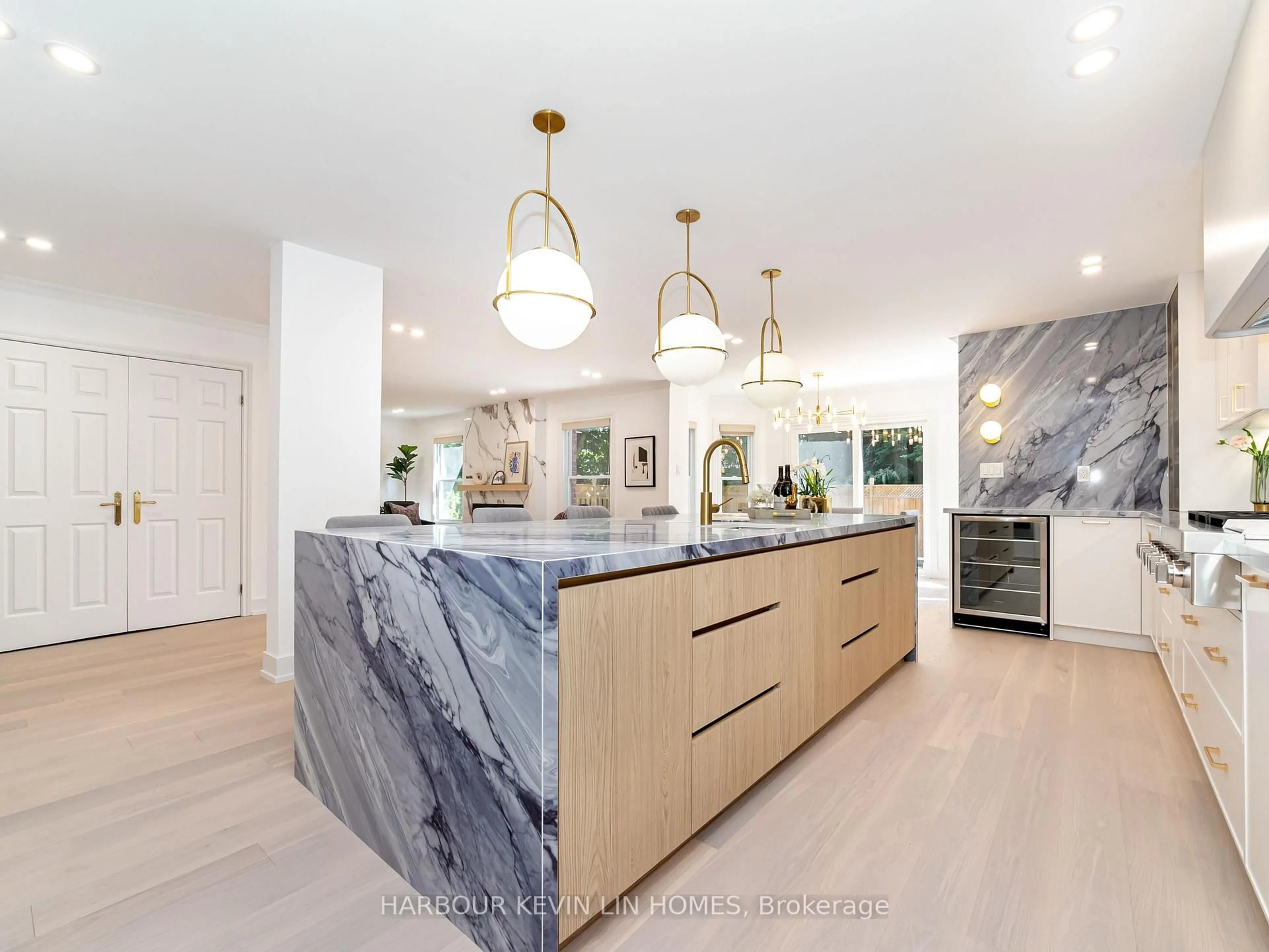 Contemporary kitchen, ceramic/tile floor for 19 Willett Cres, Richmond Hill Ontario L4C 7W5