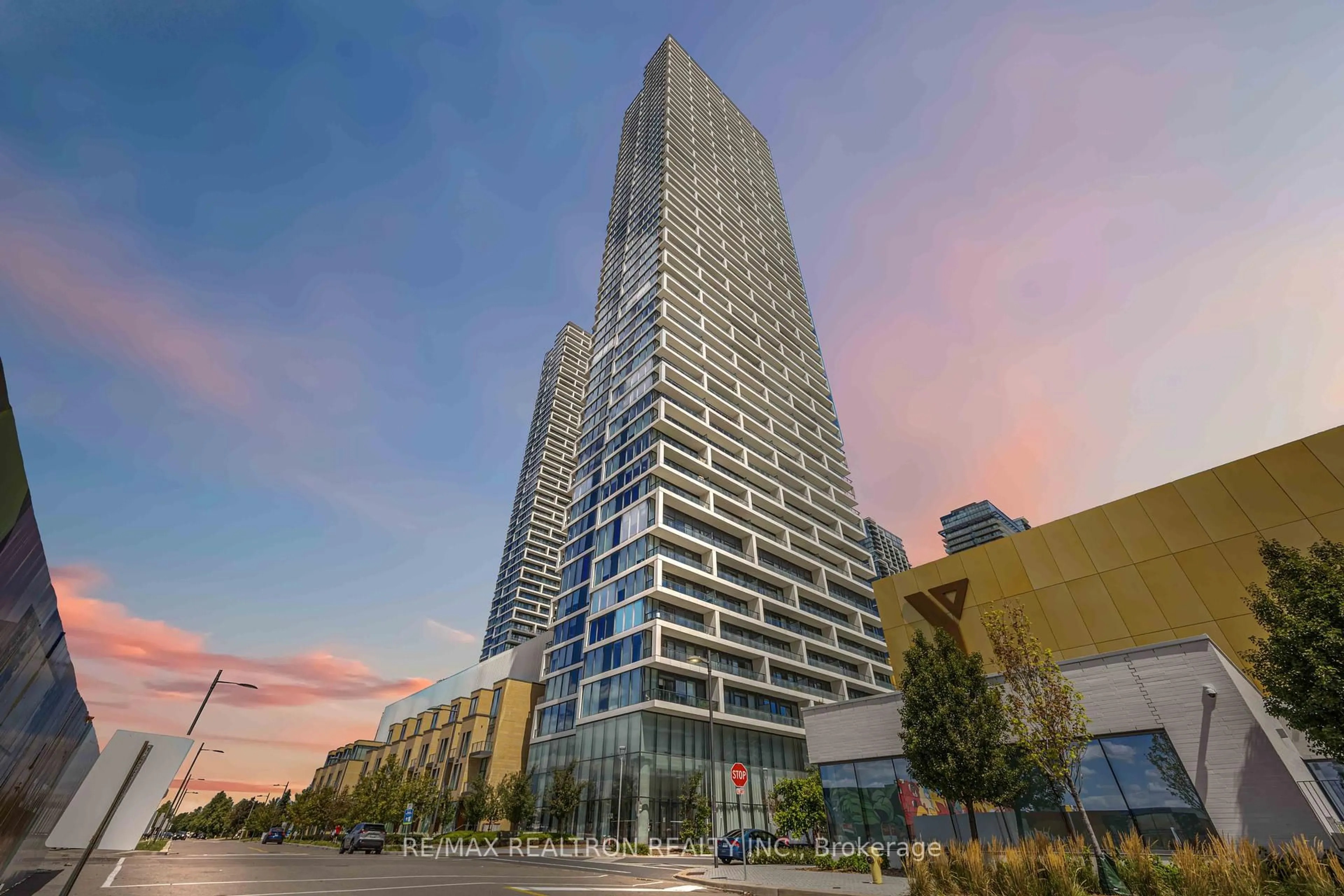 Indoor foyer for 5 Buttermill Ave #4309, Vaughan Ontario L4K 0J5