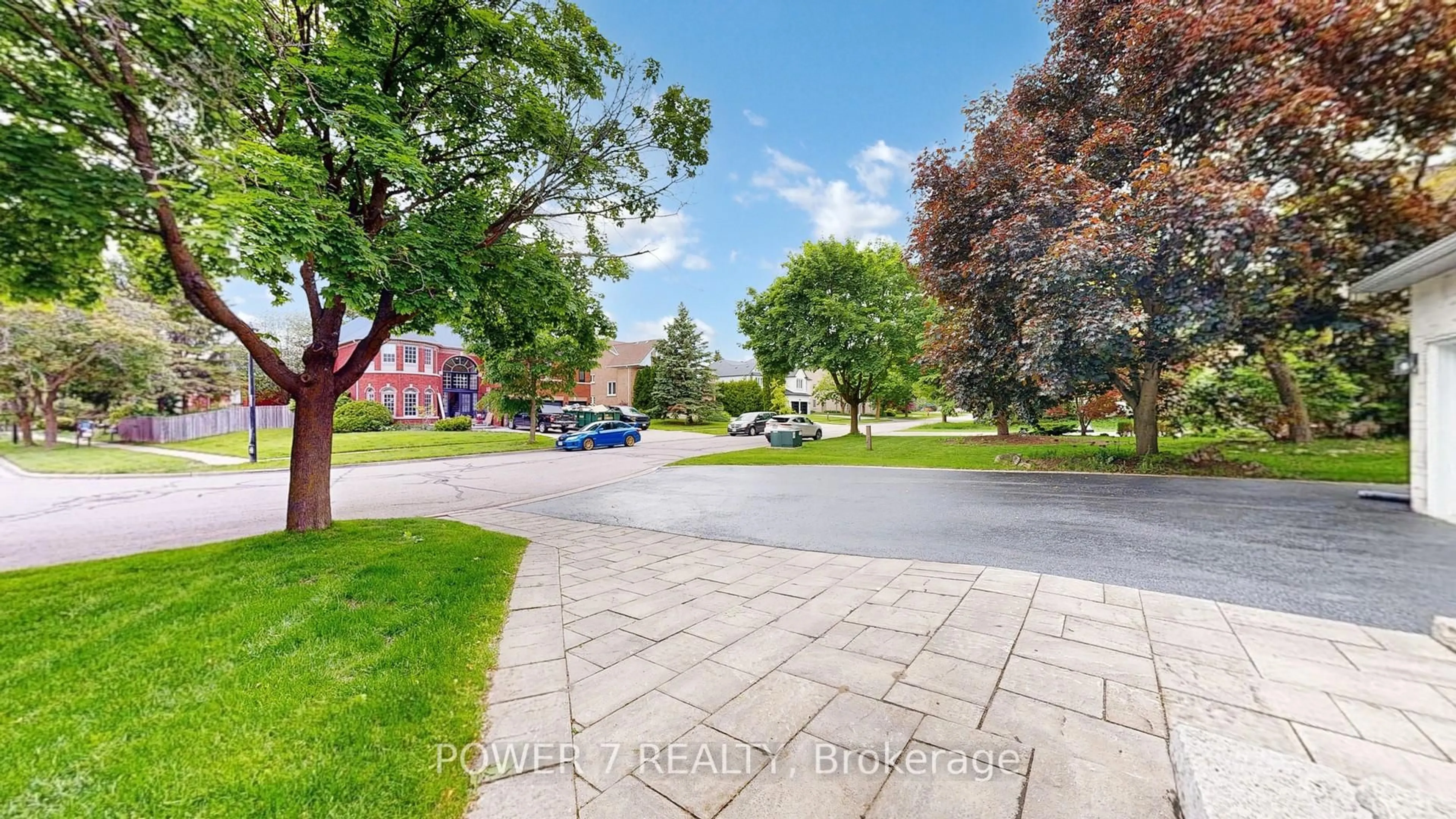 A pic from outside/outdoor area/front of a property/back of a property/a pic from drone, street for 1098 Secretariate Rd, Newmarket Ontario L3X 1M3