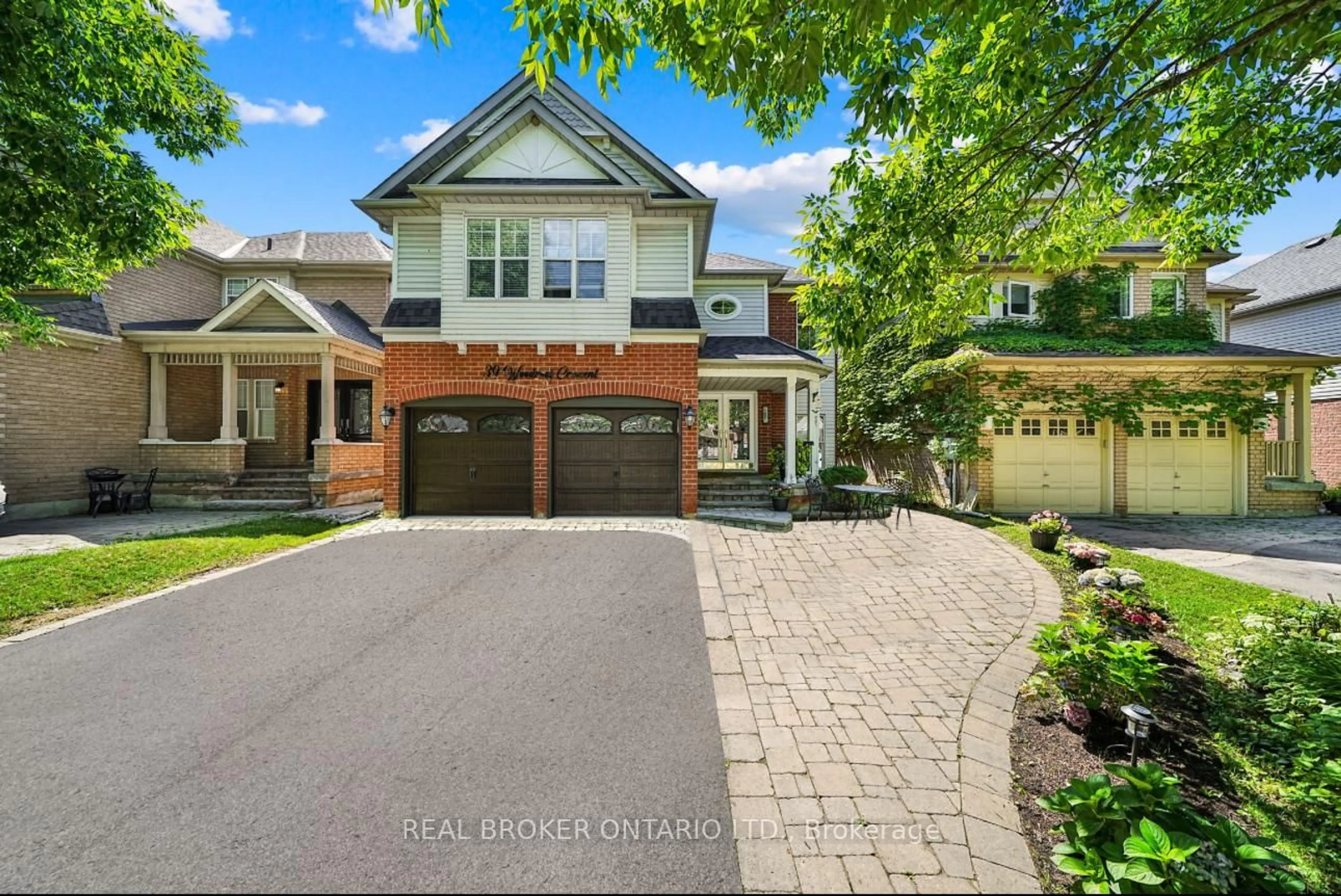 Home with brick exterior material, street for 39 Woodroof Cres, Aurora Ontario L4G 7H6