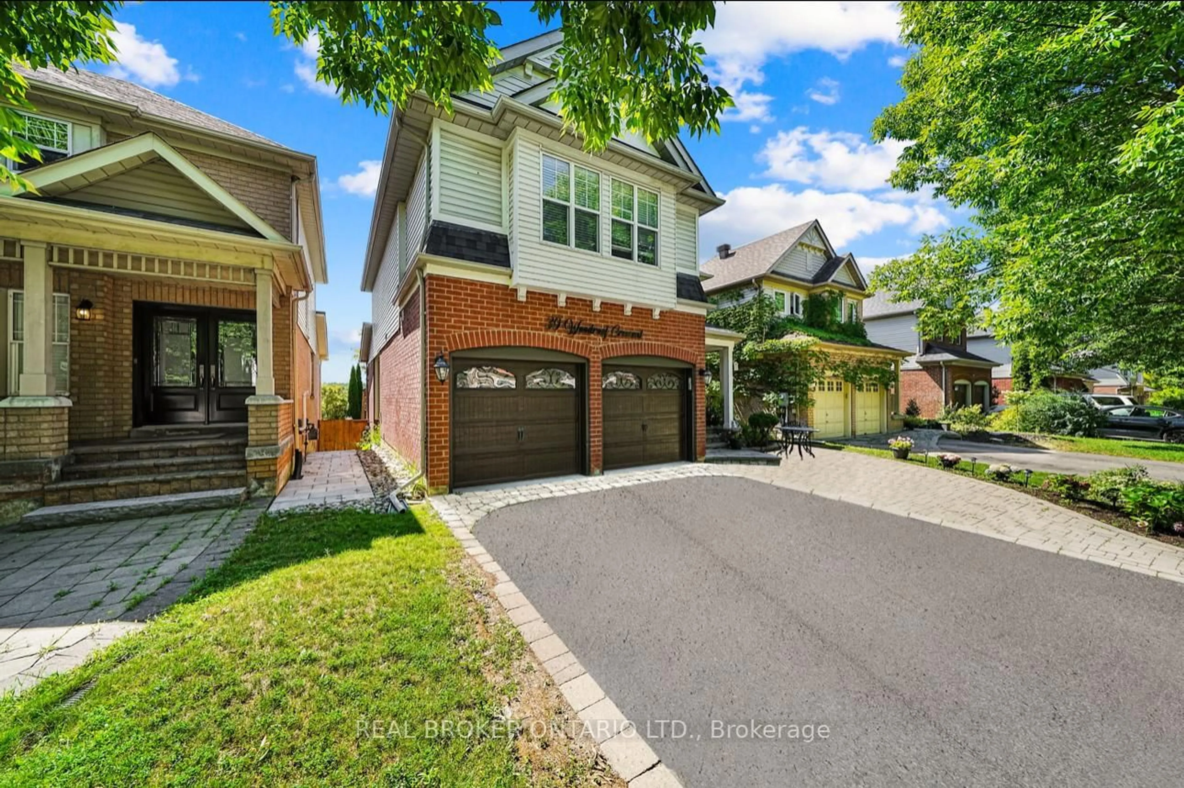 Home with brick exterior material, street for 39 Woodroof Cres, Aurora Ontario L4G 7H6