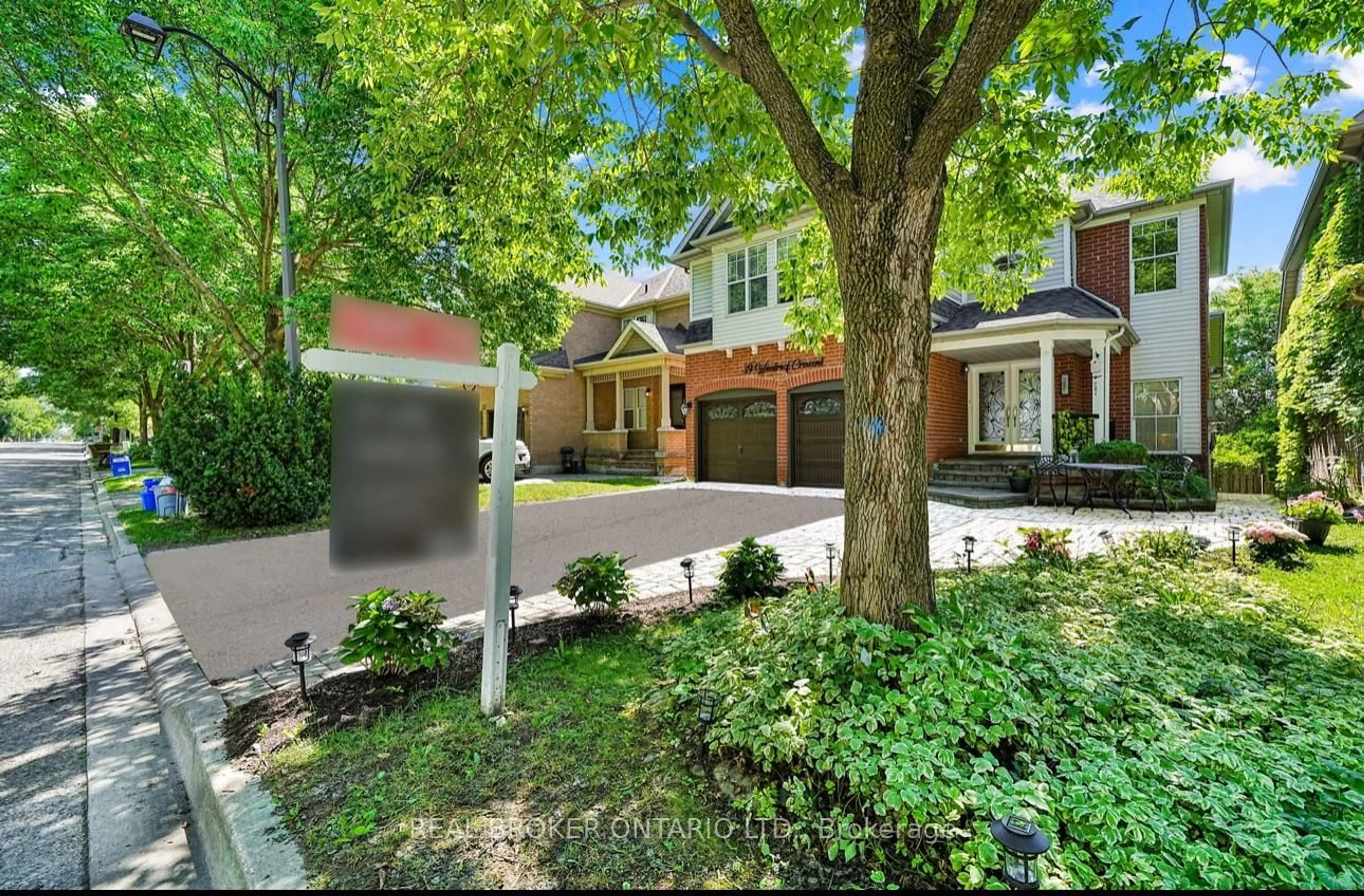 Home with brick exterior material, street for 39 Woodroof Cres, Aurora Ontario L4G 7H6