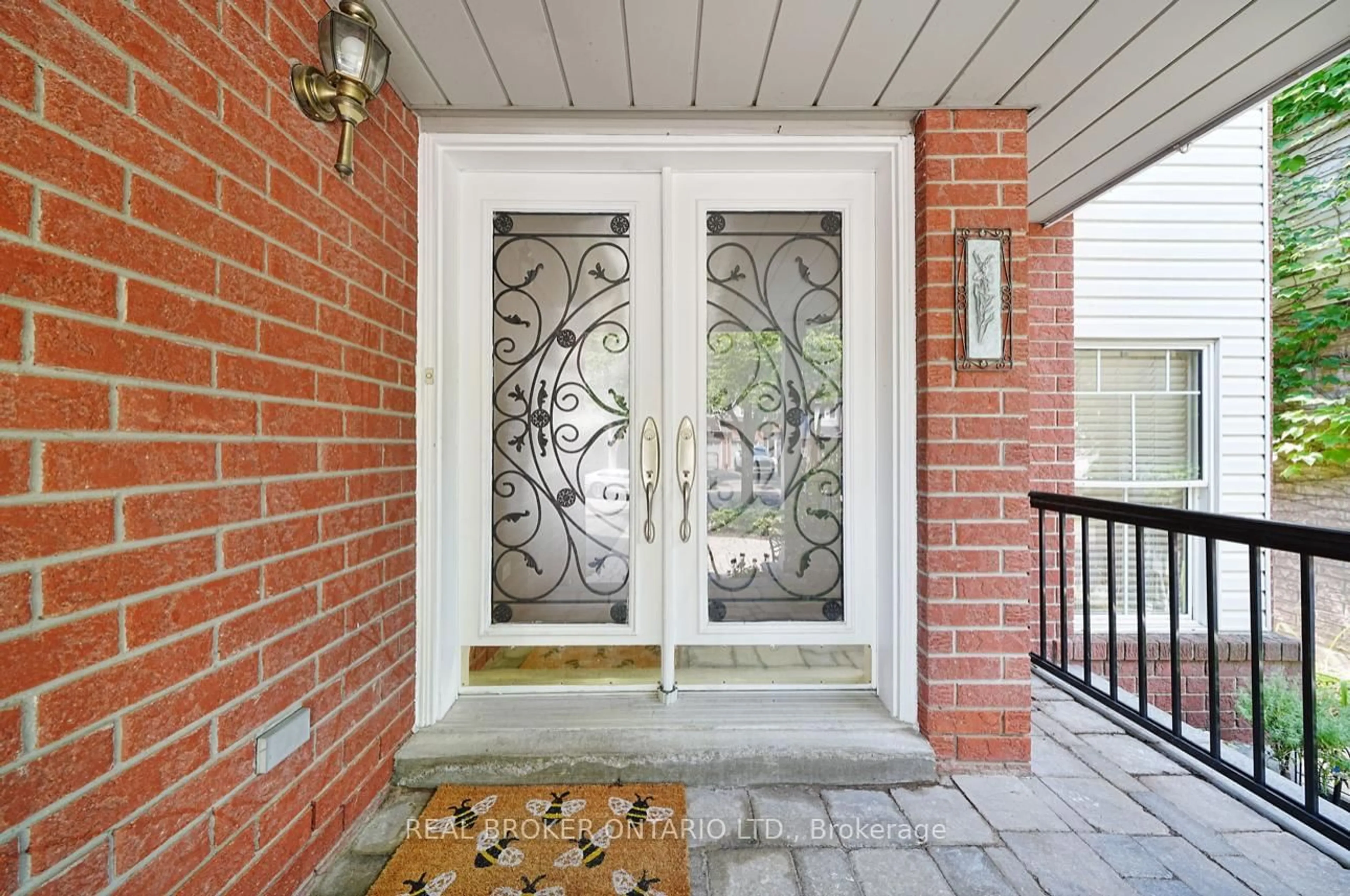 Indoor entryway for 39 Woodroof Cres, Aurora Ontario L4G 7H6