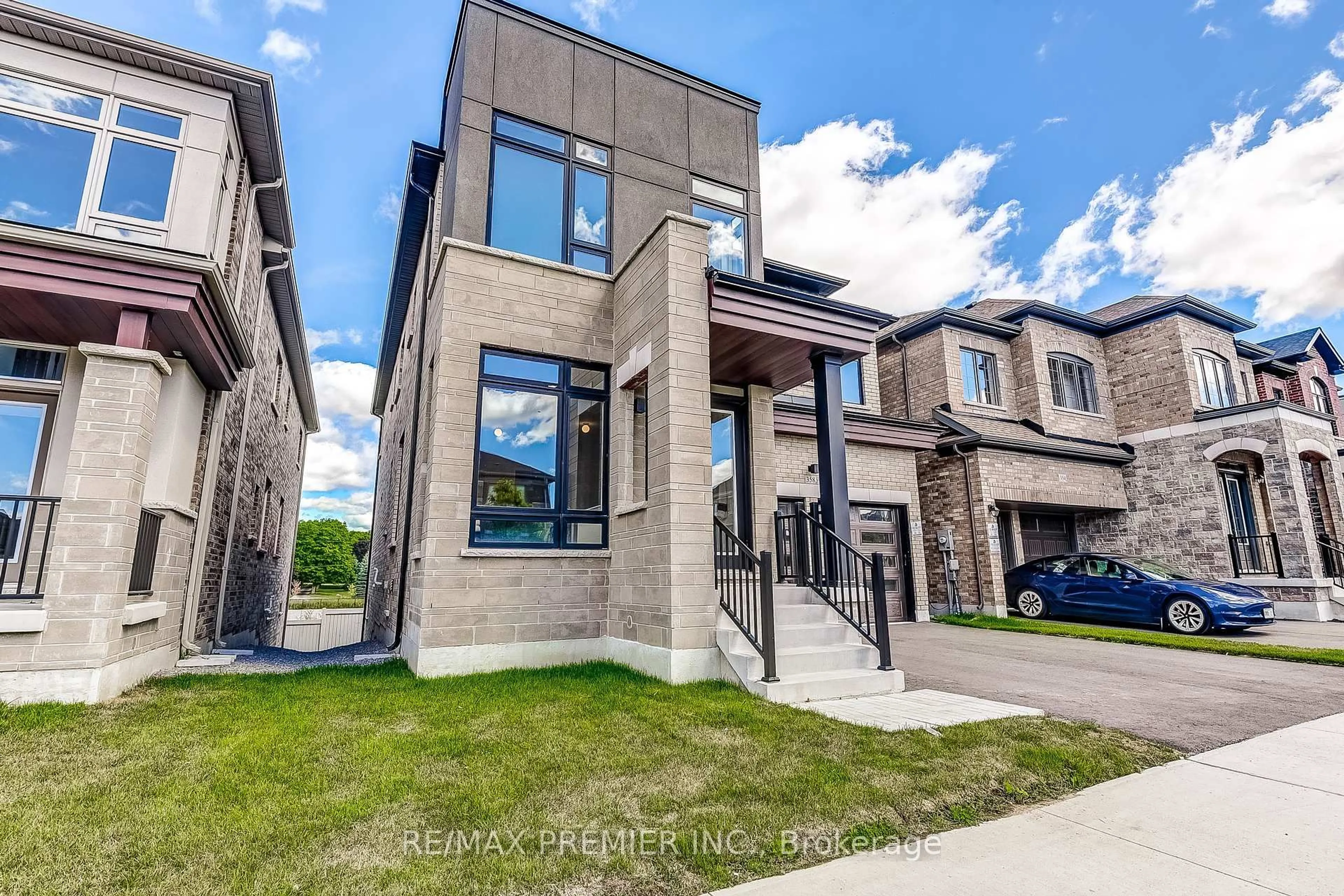 Home with brick exterior material, street for 358 Boundary Blvd, Whitchurch-Stouffville Ontario L4A 5E2