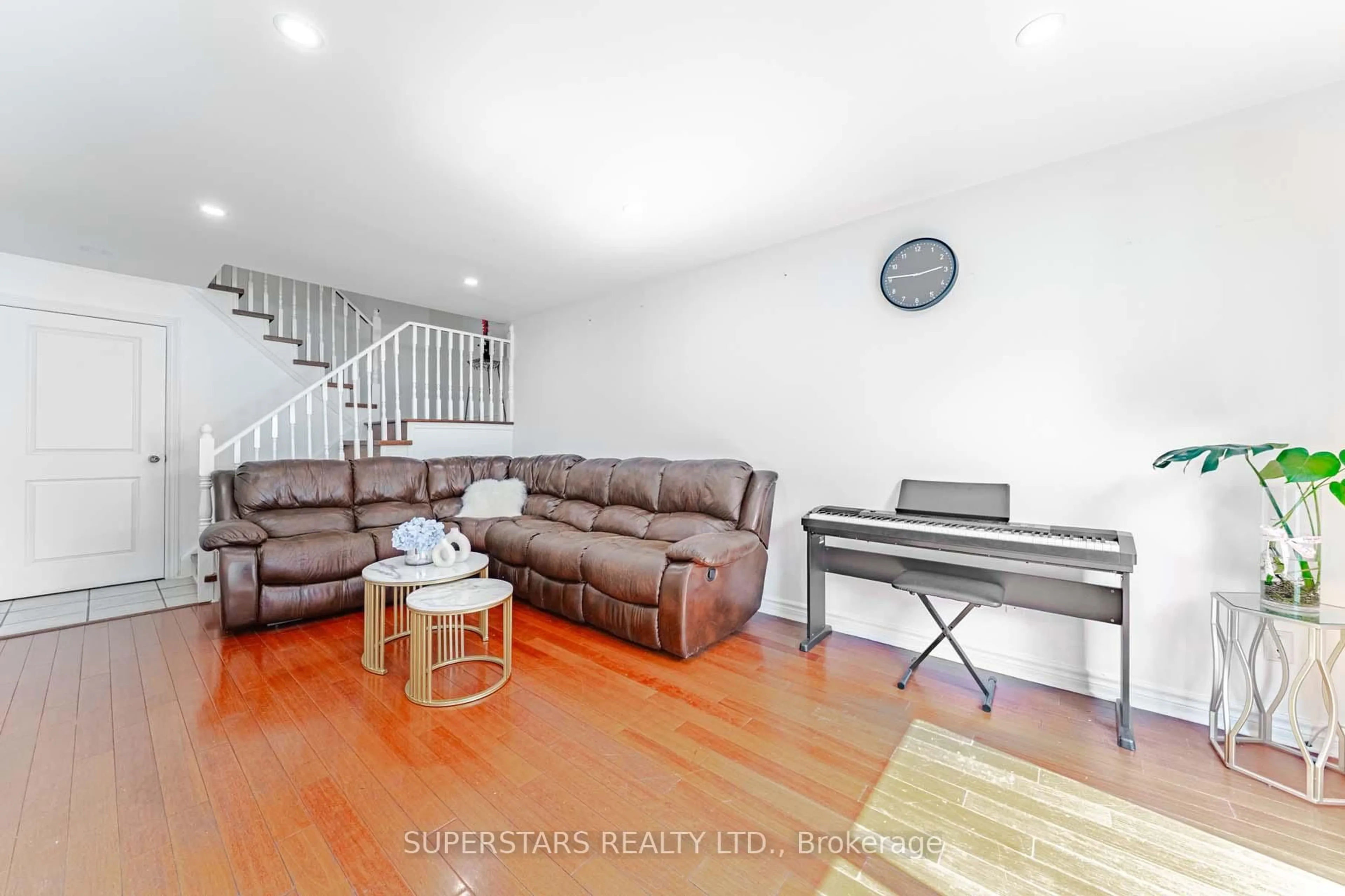 Living room with furniture, unknown for 23 Cheeseman Dr, Markham Ontario L3R 3G3