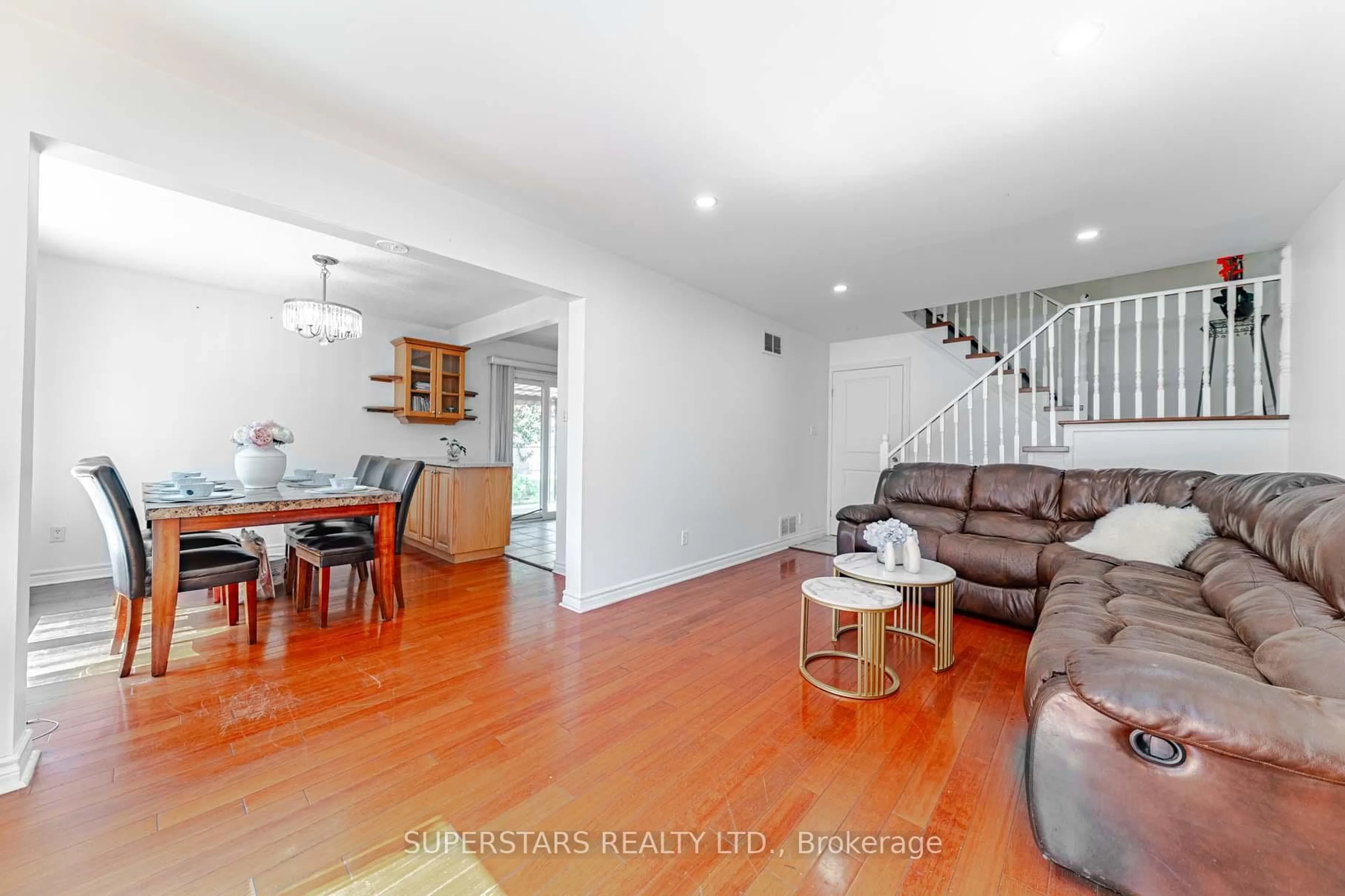 Living room with furniture, unknown for 23 Cheeseman Dr, Markham Ontario L3R 3G3