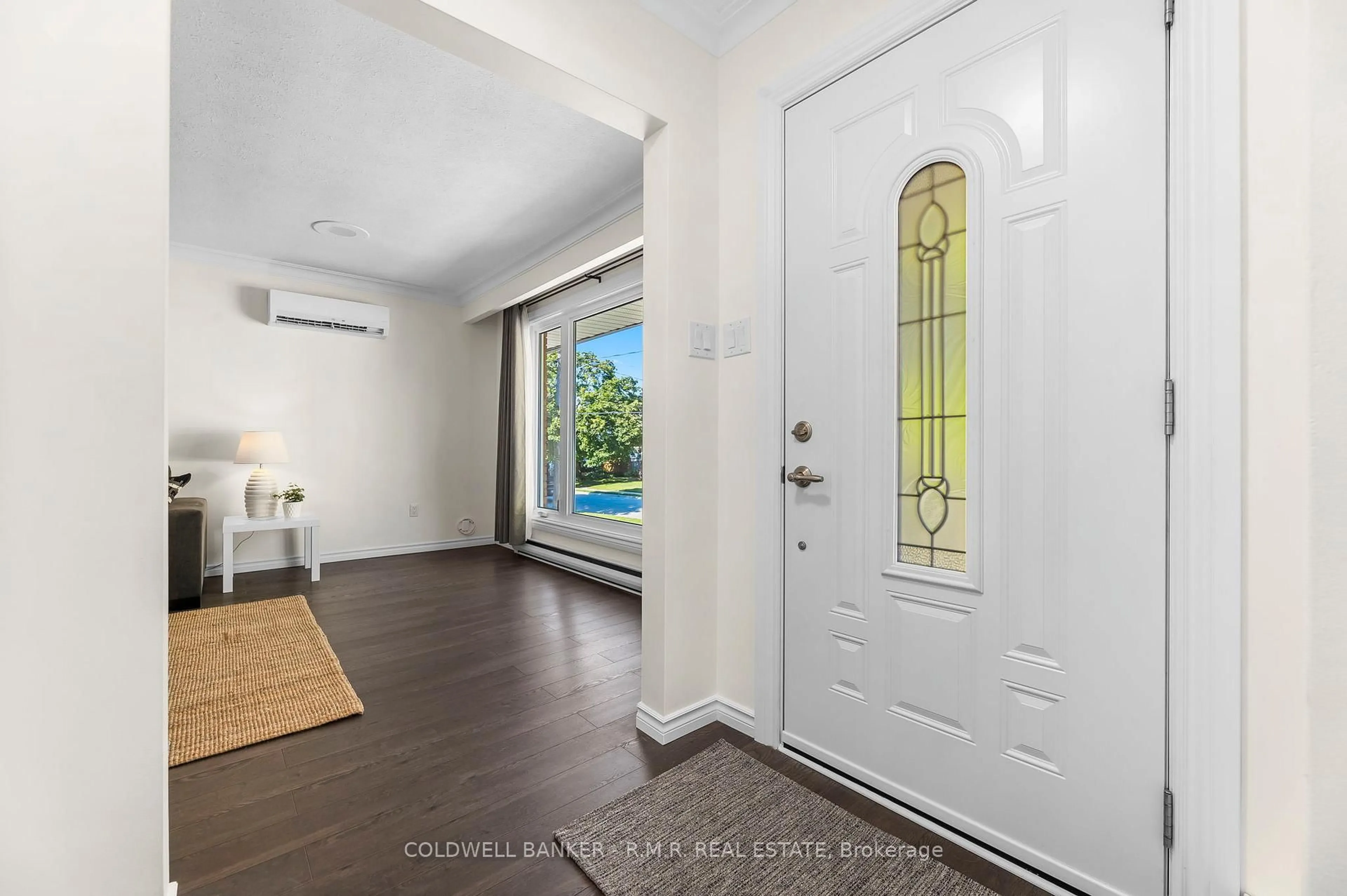 Indoor entryway for 42 Marietta St, Uxbridge Ontario L9P 1J5