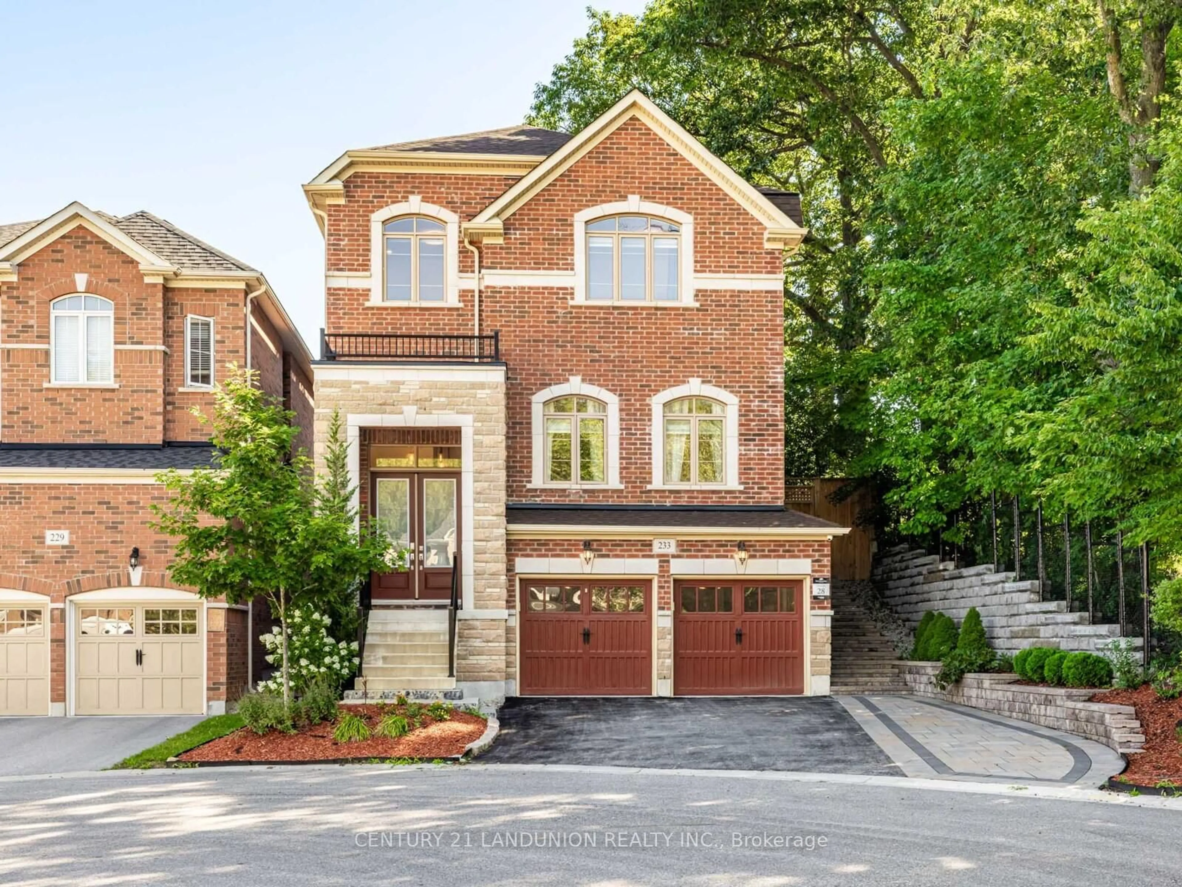 Home with brick exterior material, street for 233 Butternut Ridge Tr, Aurora Ontario L4G 3P1