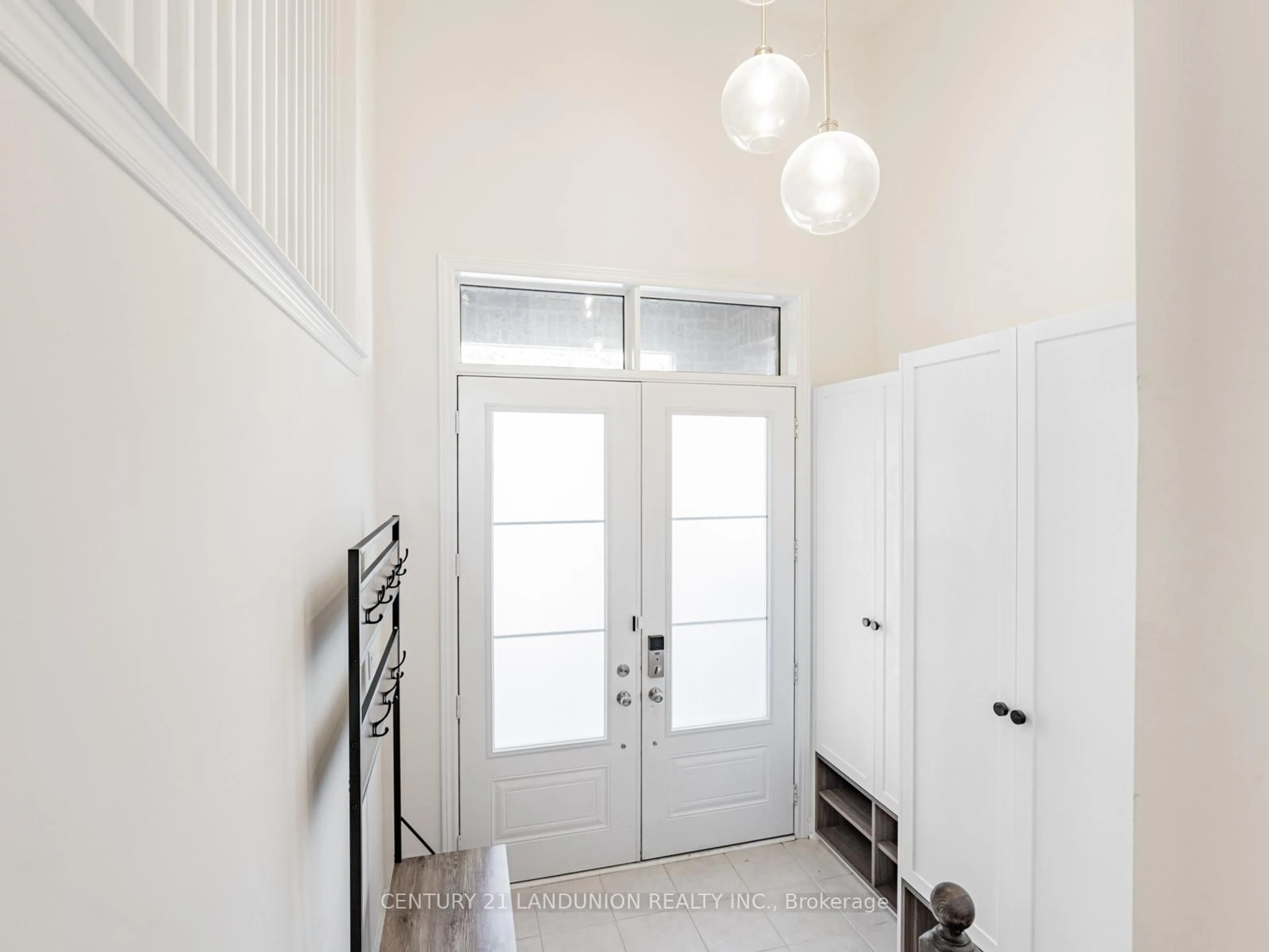 Indoor entryway for 233 Butternut Ridge Tr, Aurora Ontario L4G 3P1