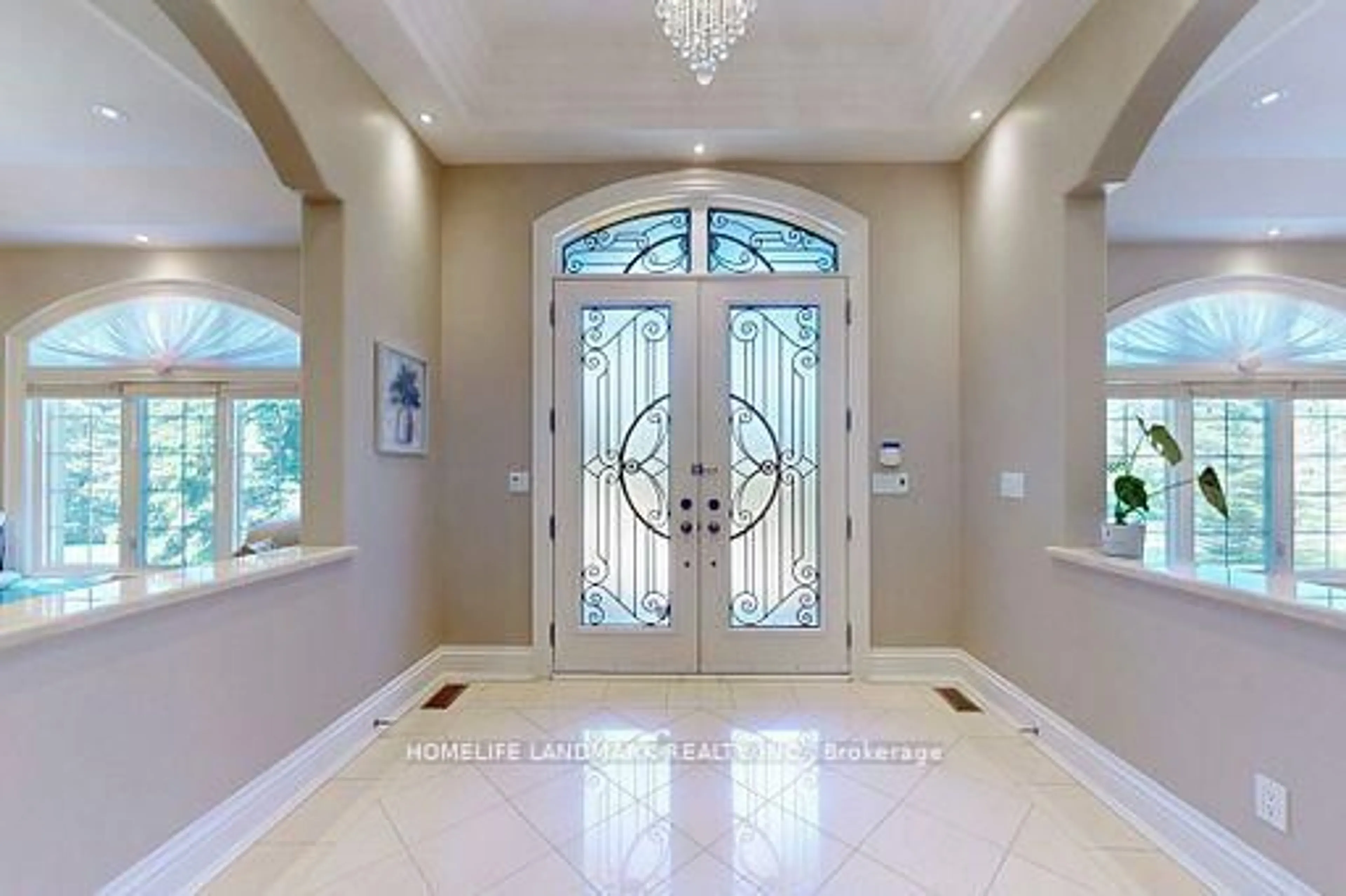 Indoor entryway for 11 Cranborne Chse, Whitchurch-Stouffville Ontario L4A 0C6
