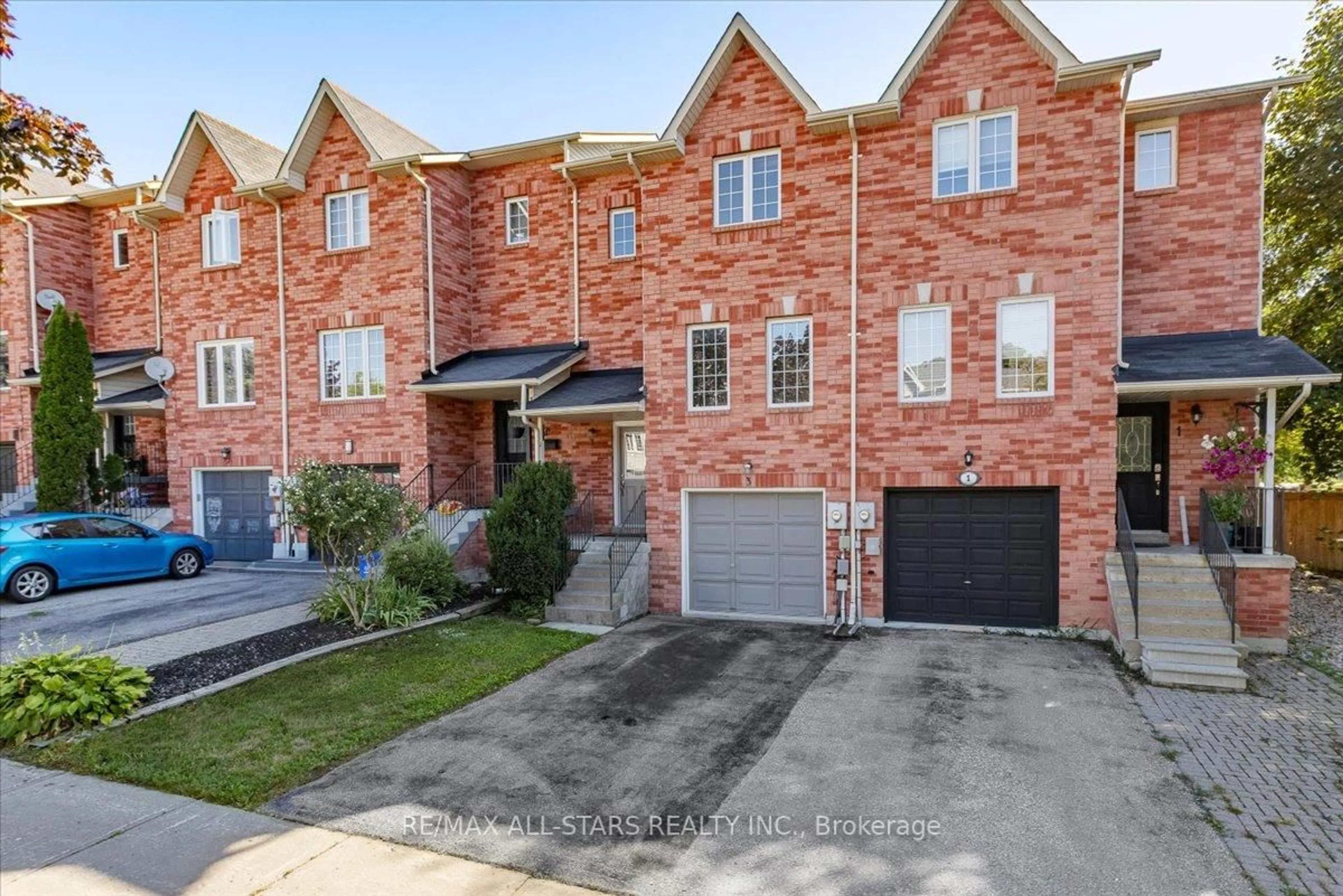 Home with brick exterior material, street for 3 Hattie Crt, Georgina Ontario L4P 3Z7