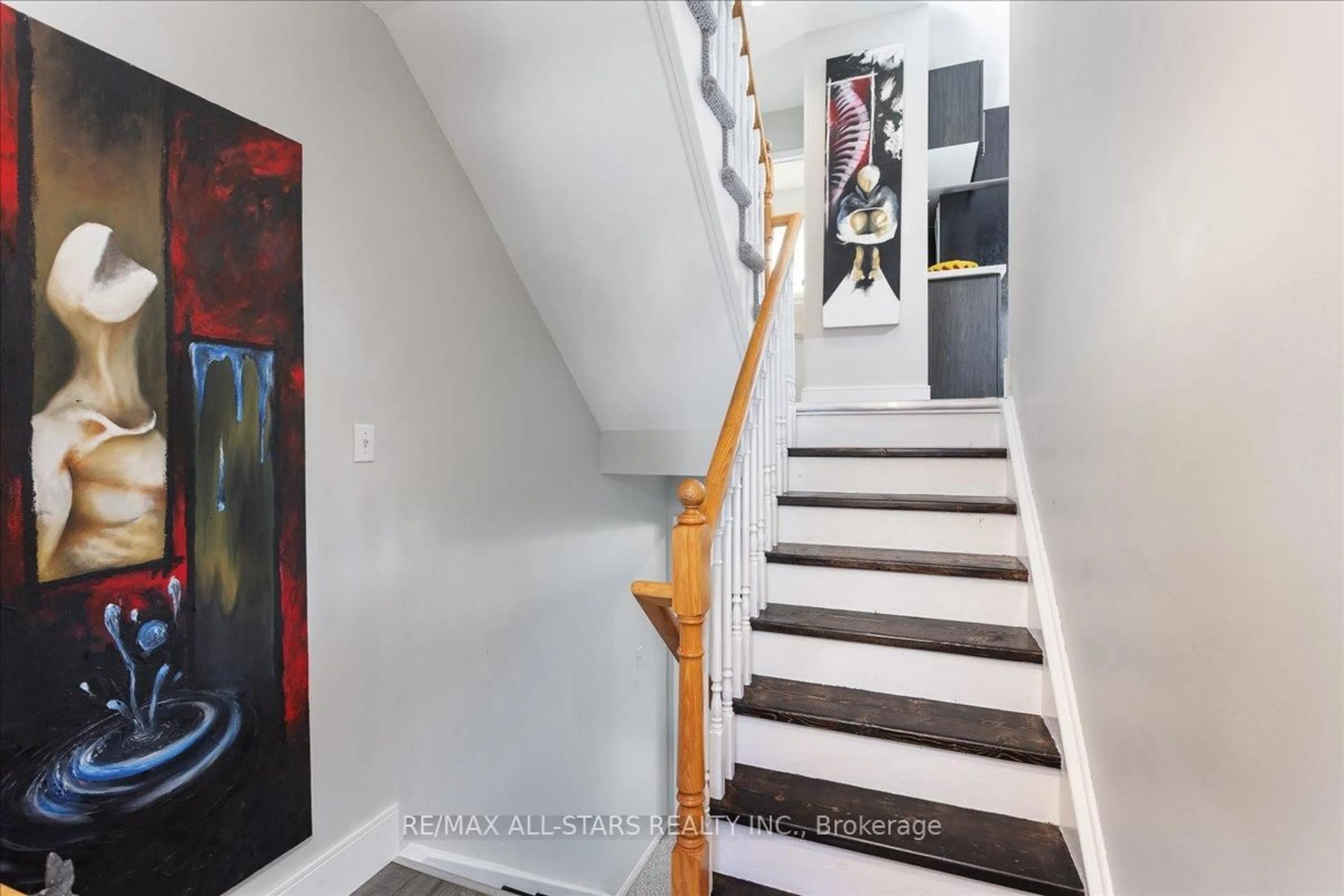 Stairs for 3 Hattie Crt, Georgina Ontario L4P 3Z7