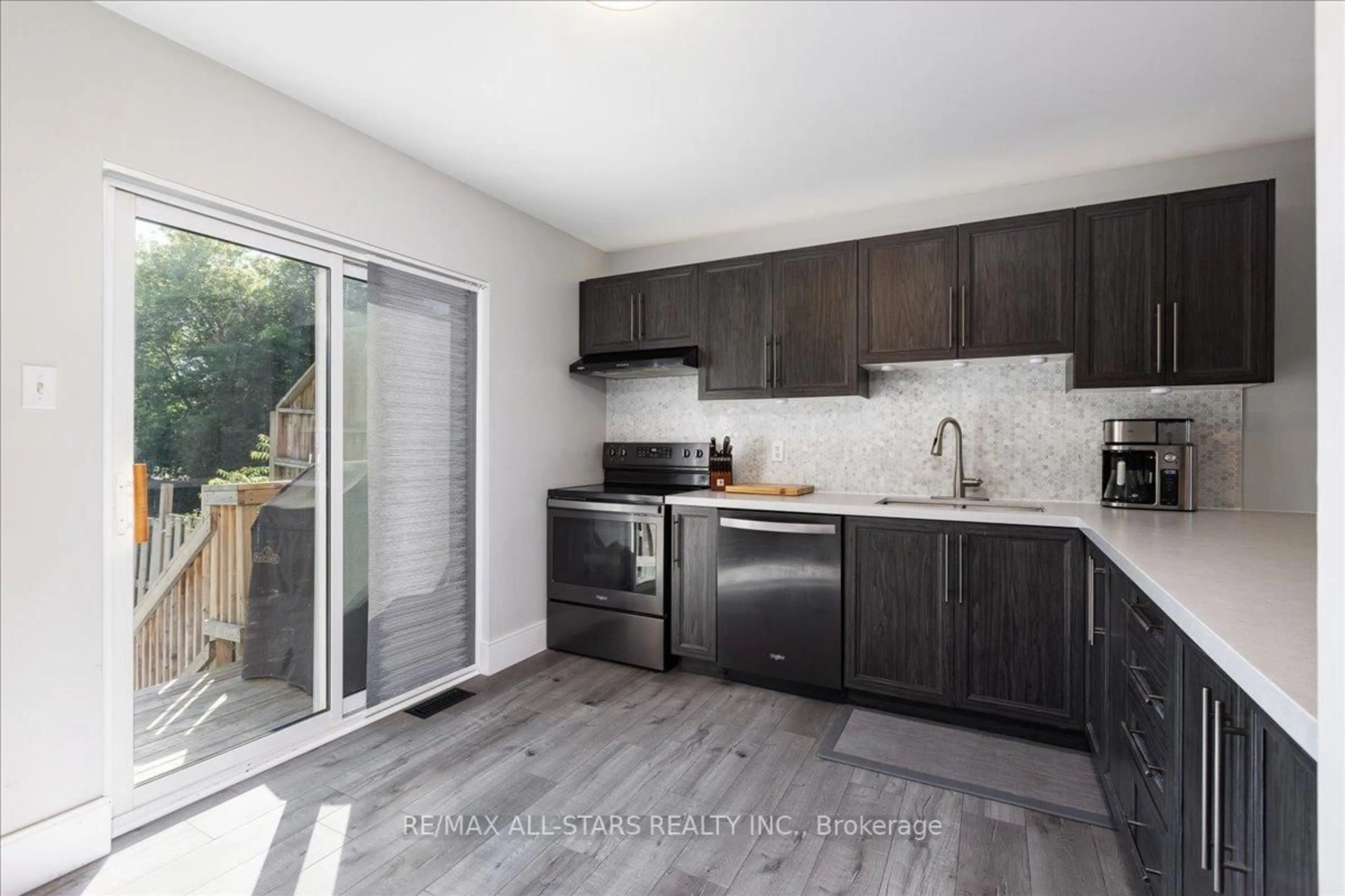 Unknown for 3 Hattie Crt, Georgina Ontario L4P 3Z7
