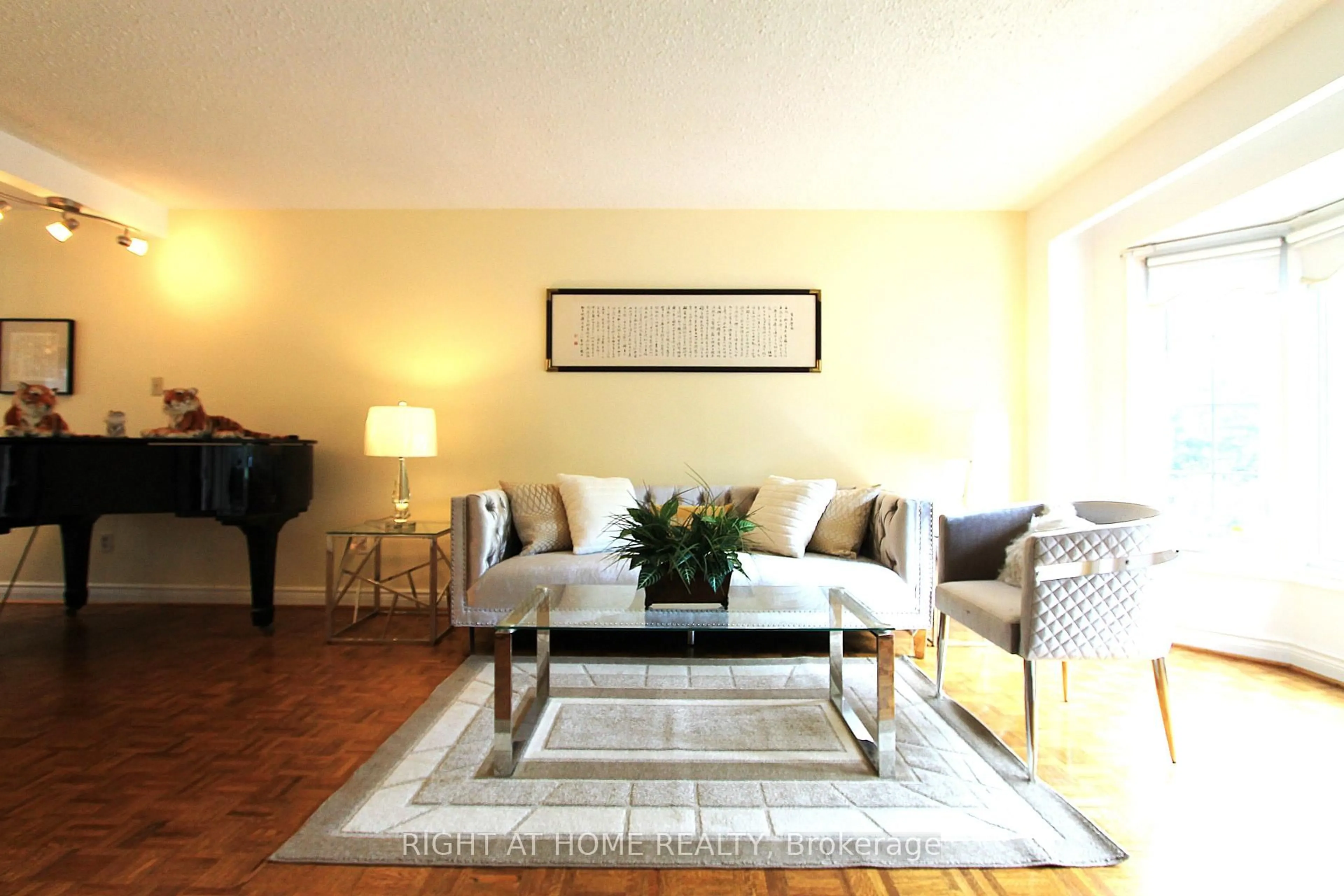 Living room with furniture, unknown for 26 Leighland Dr, Markham Ontario L3R 7R5