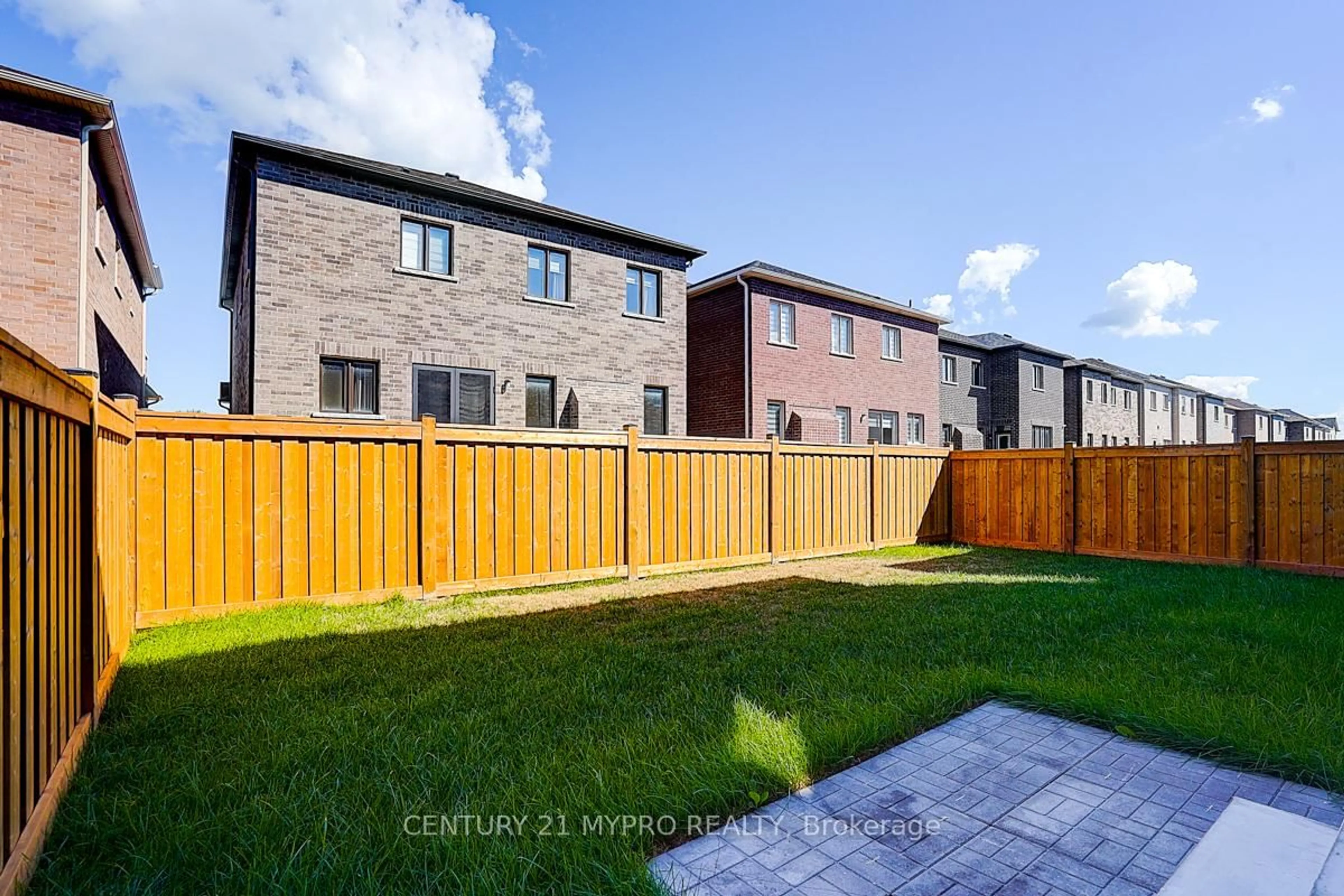 A pic from outside/outdoor area/front of a property/back of a property/a pic from drone, street for 24 Current Dr, Richmond Hill Ontario L4S 0M5