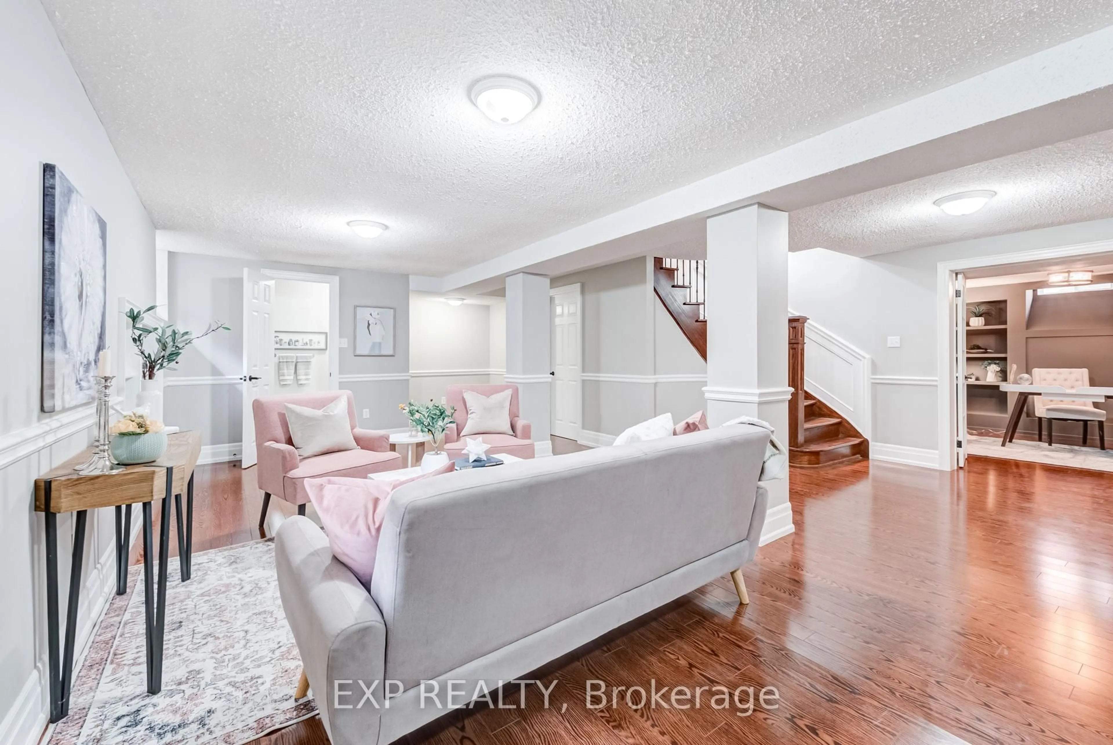 Living room with furniture, unknown for 891 Leslie Valley Dr, Newmarket Ontario L3Y 7H1