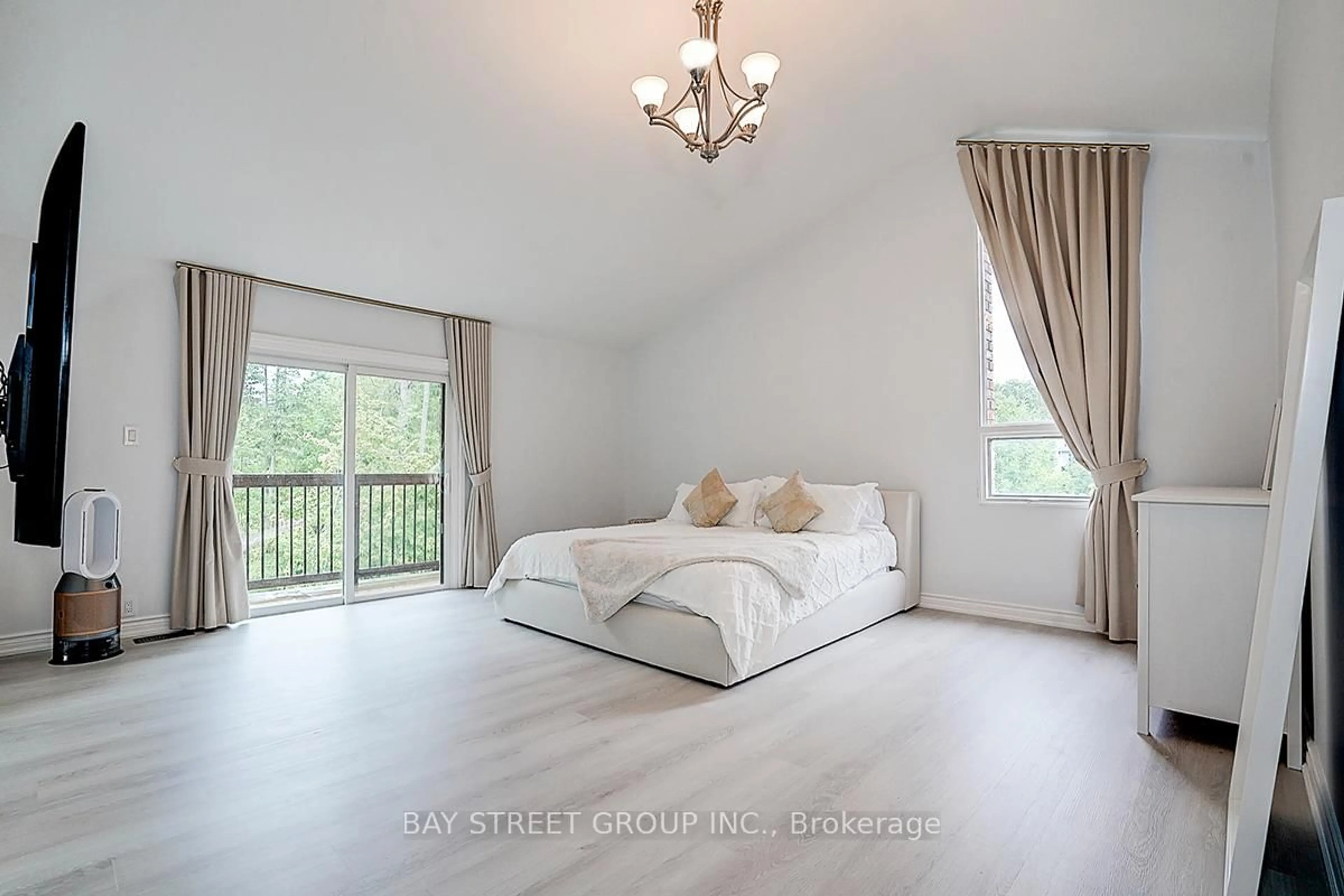 Bedroom with bed, unknown for 8 Waterbend Dr, Georgina Ontario L4P 2S2
