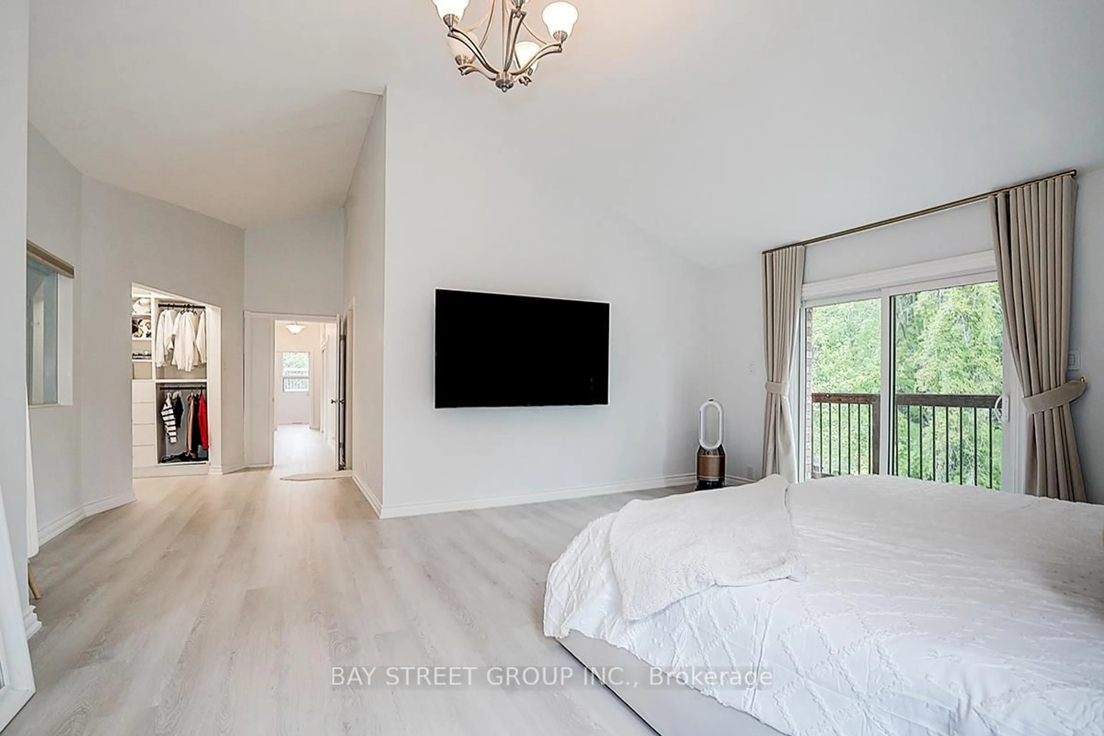 A pic of a room for 8 Waterbend Dr, Georgina Ontario L4P 2S2