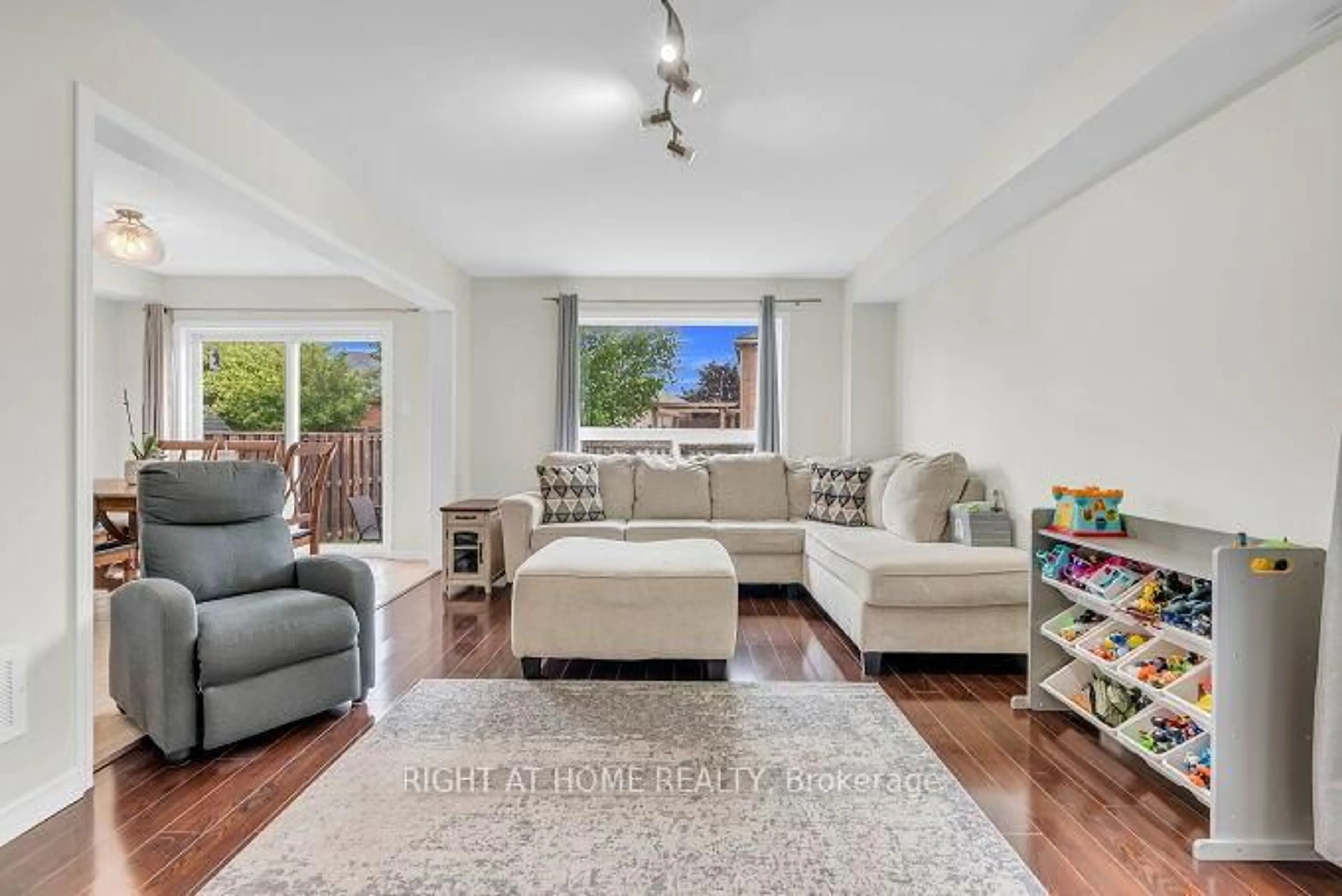Living room with furniture, unknown for 1191 Mary Lou St, Innisfil Ontario L9S 5A4