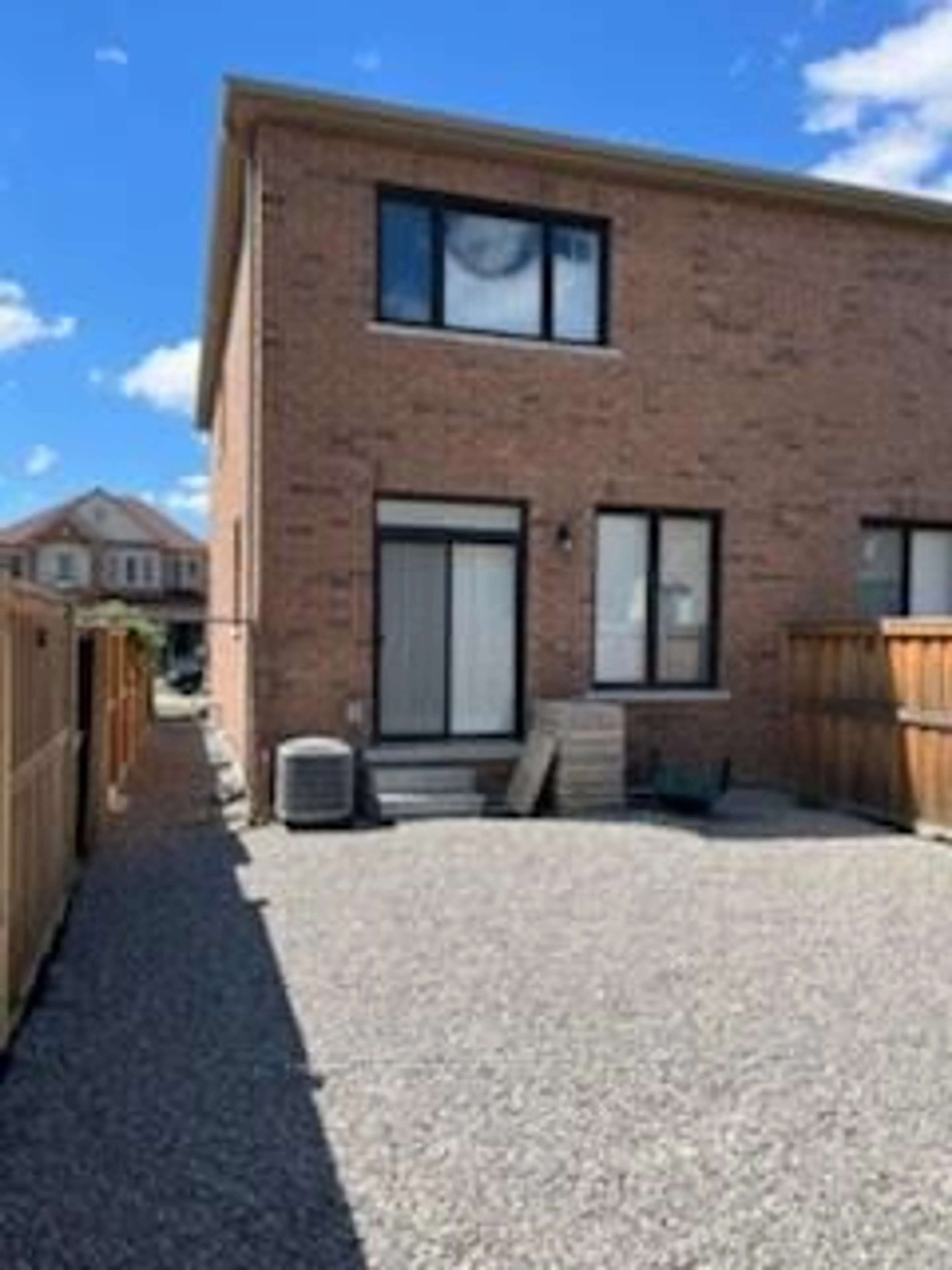 Unknown for 15 Silver Charm Dr, East Gwillimbury Ontario L9N 0S5