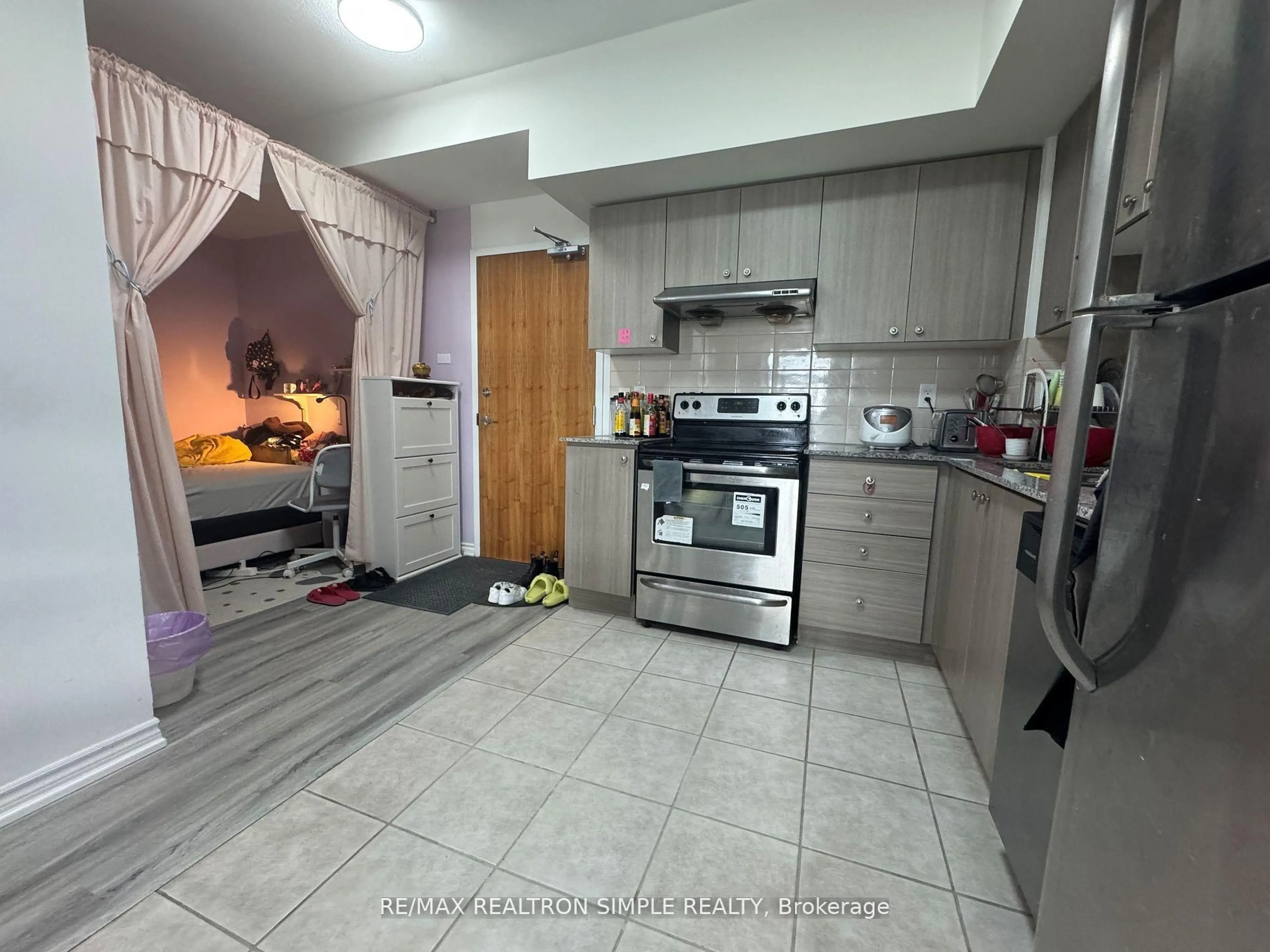 Unknown for 8323 Kennedy Rd #211, Markham Ontario L3R 5W7