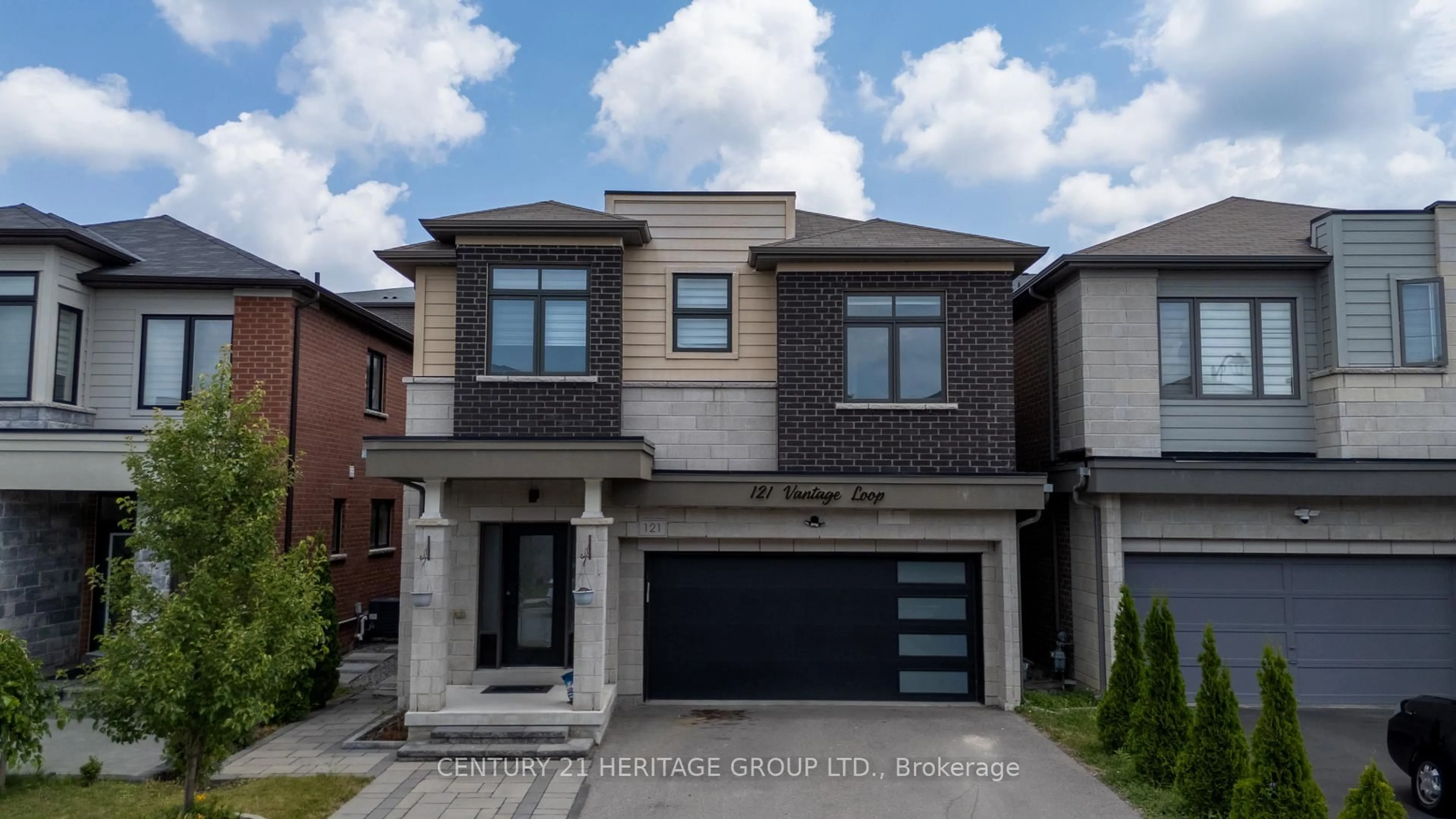 Home with brick exterior material, street for 121 Vantage Loop, Newmarket Ontario L3X 0K8