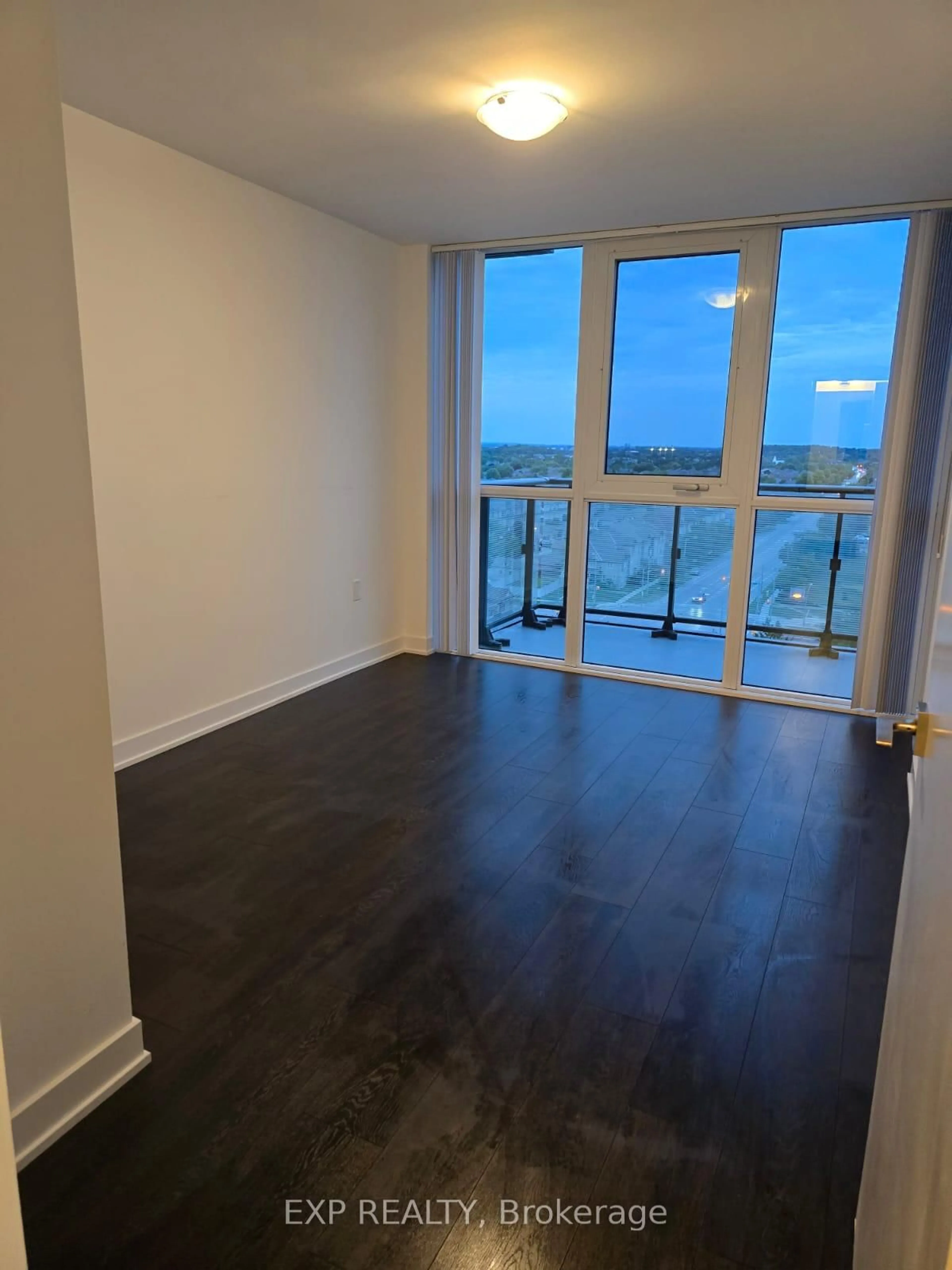 A pic of a room for 75 oneida Cres #1005, Richmond Hill Ontario L4B 0H3