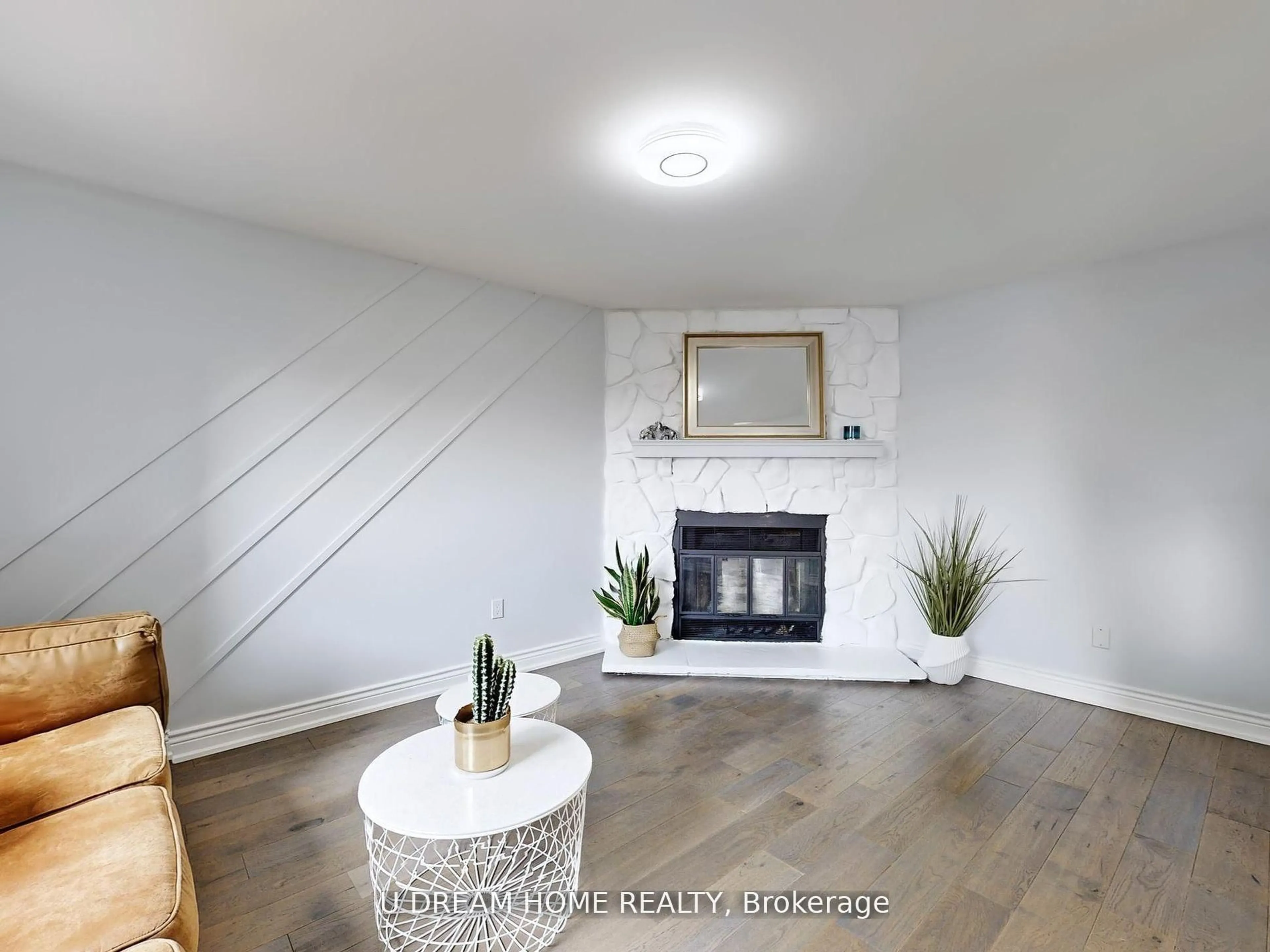A pic of a room for 84 Autumn Way, Aurora Ontario L4G 4P4
