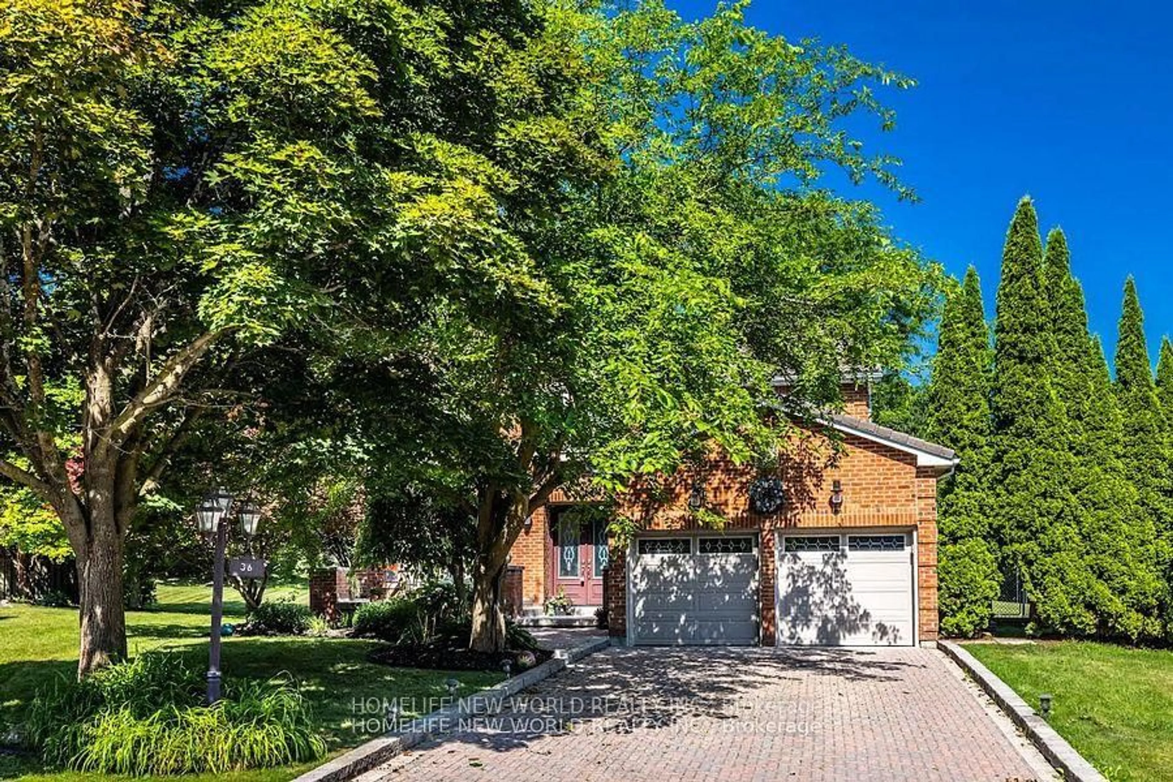 Home with brick exterior material, street for 36 Whitfield Crt, Aurora Ontario L4G 5L7