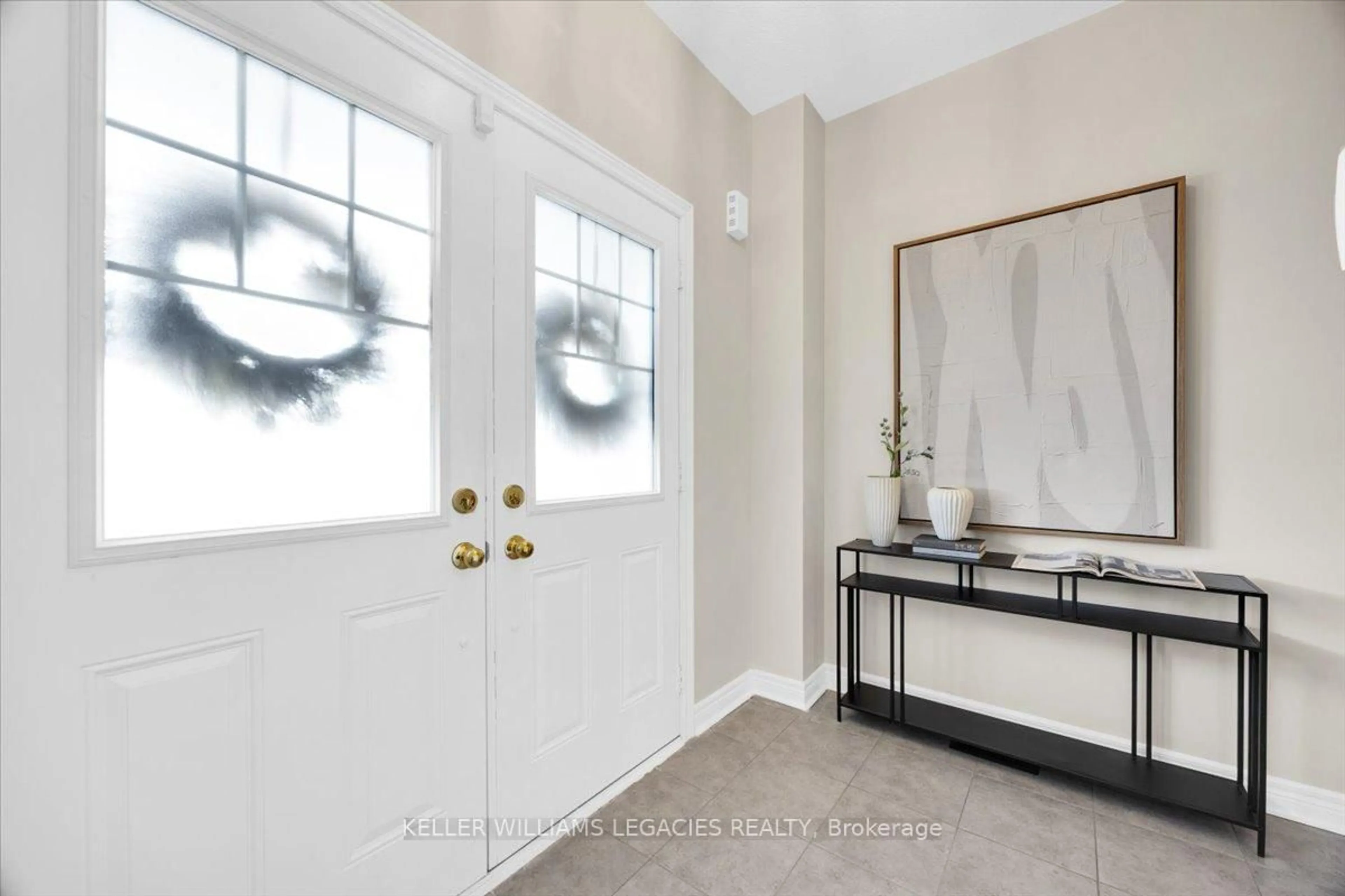 Indoor entryway for 208 Greenwood Rd, Whitchurch-Stouffville Ontario L4A 4N8